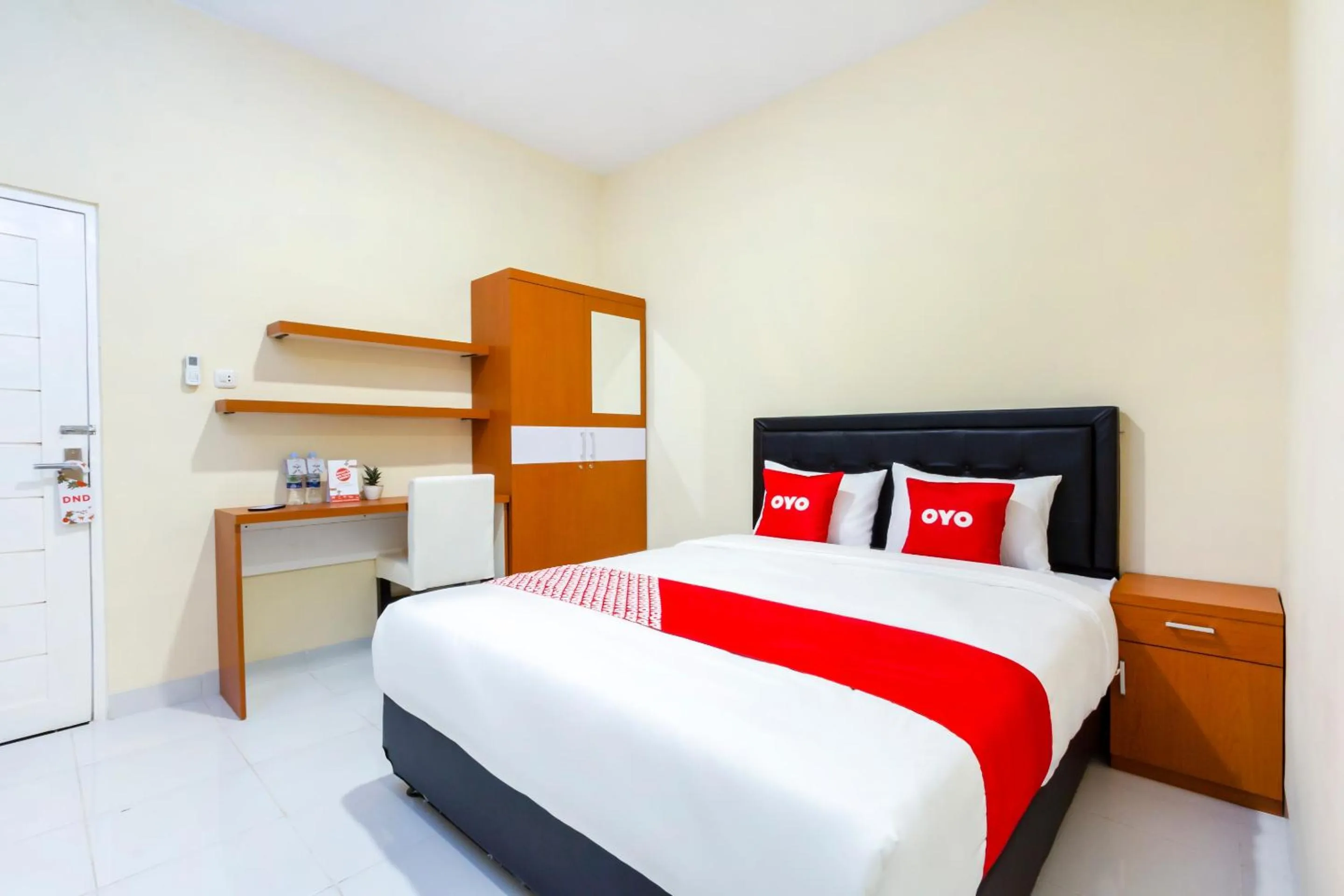 Bedroom, Bed in Hotel O Yogyakarta near Universitas Gadjah Mada formerly Sellinas Guesthouse