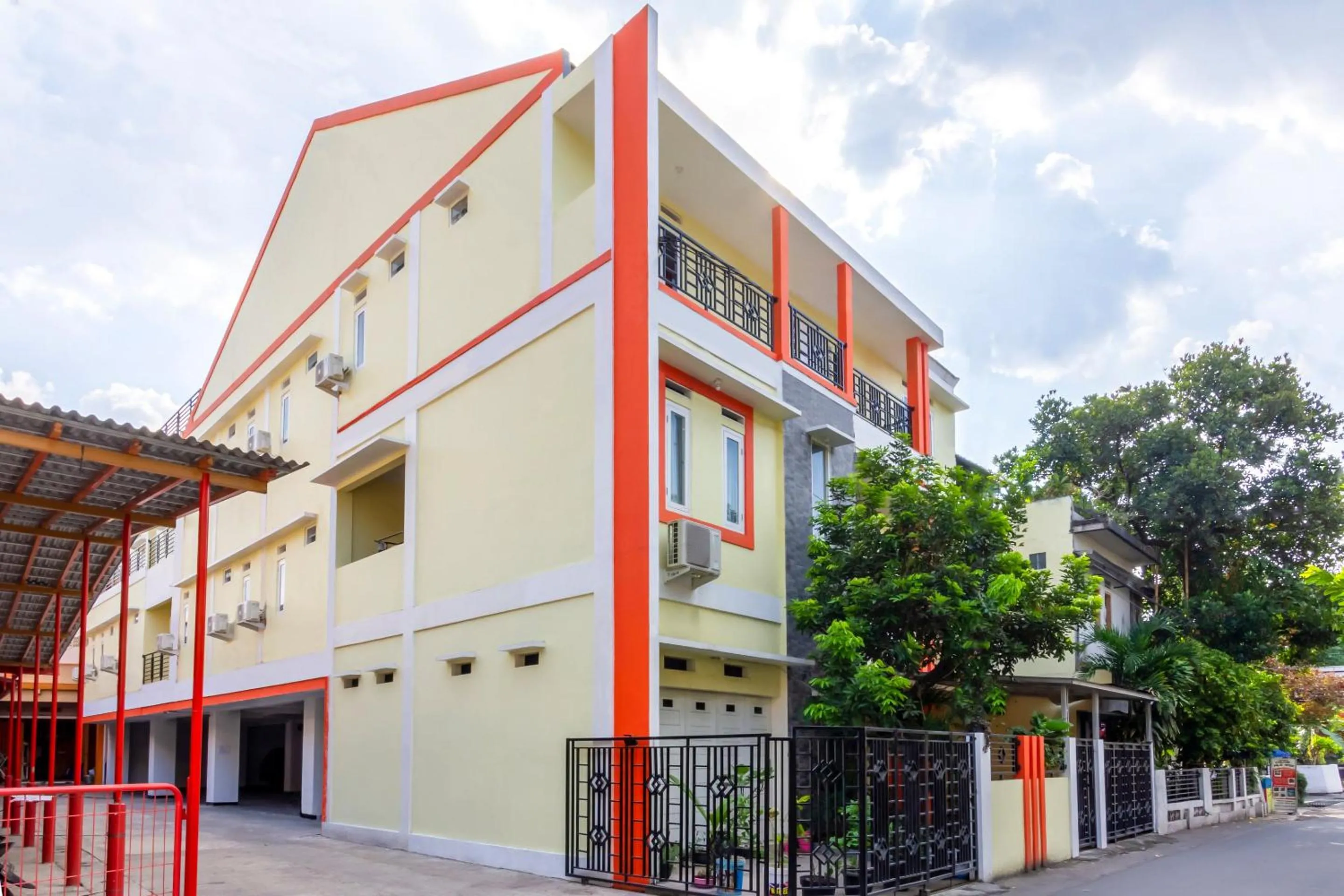 Facade/entrance in Hotel O Yogyakarta near Universitas Gadjah Mada formerly Sellinas Guesthouse