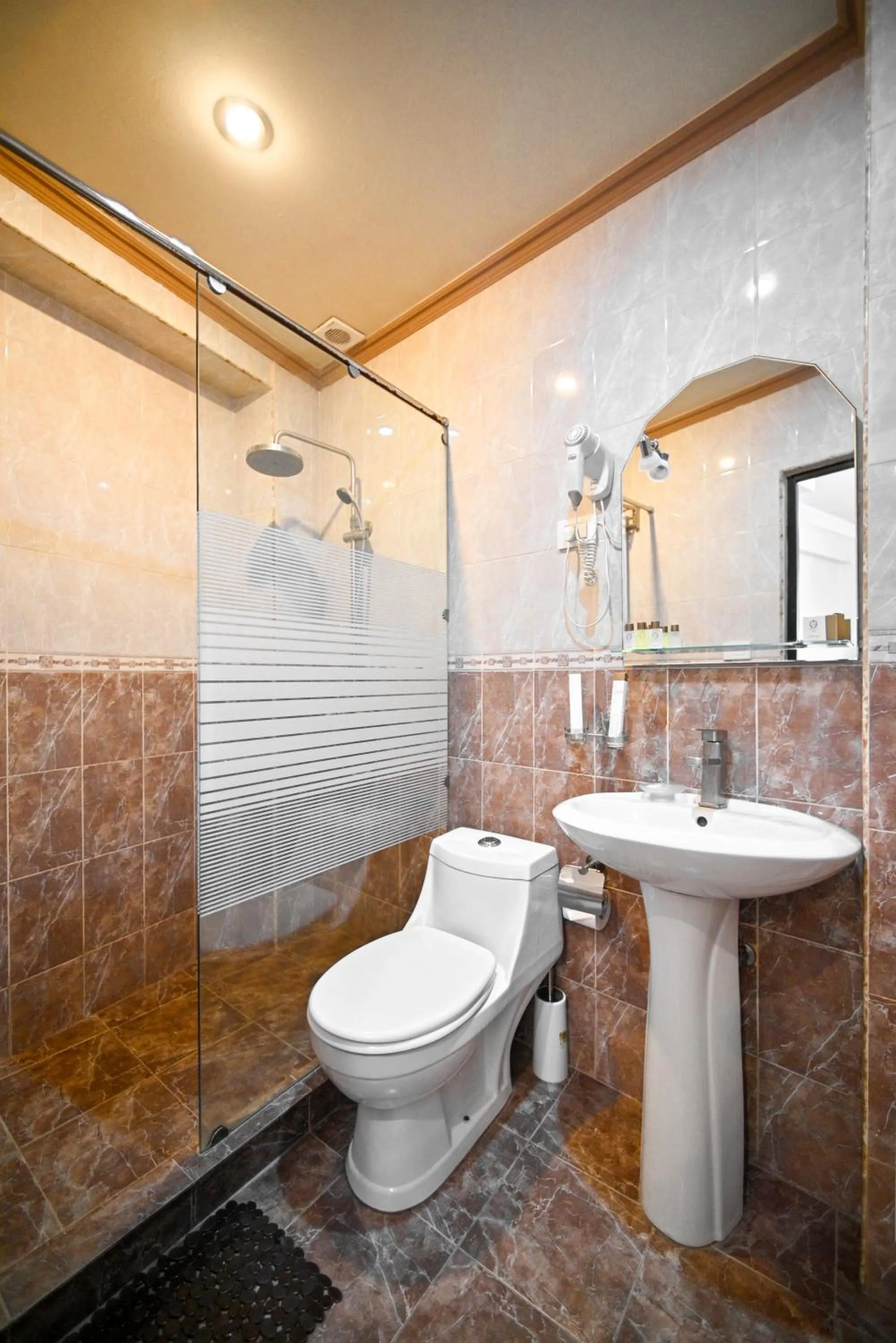 Toilet in Imperial Palace Hotel Yerevan