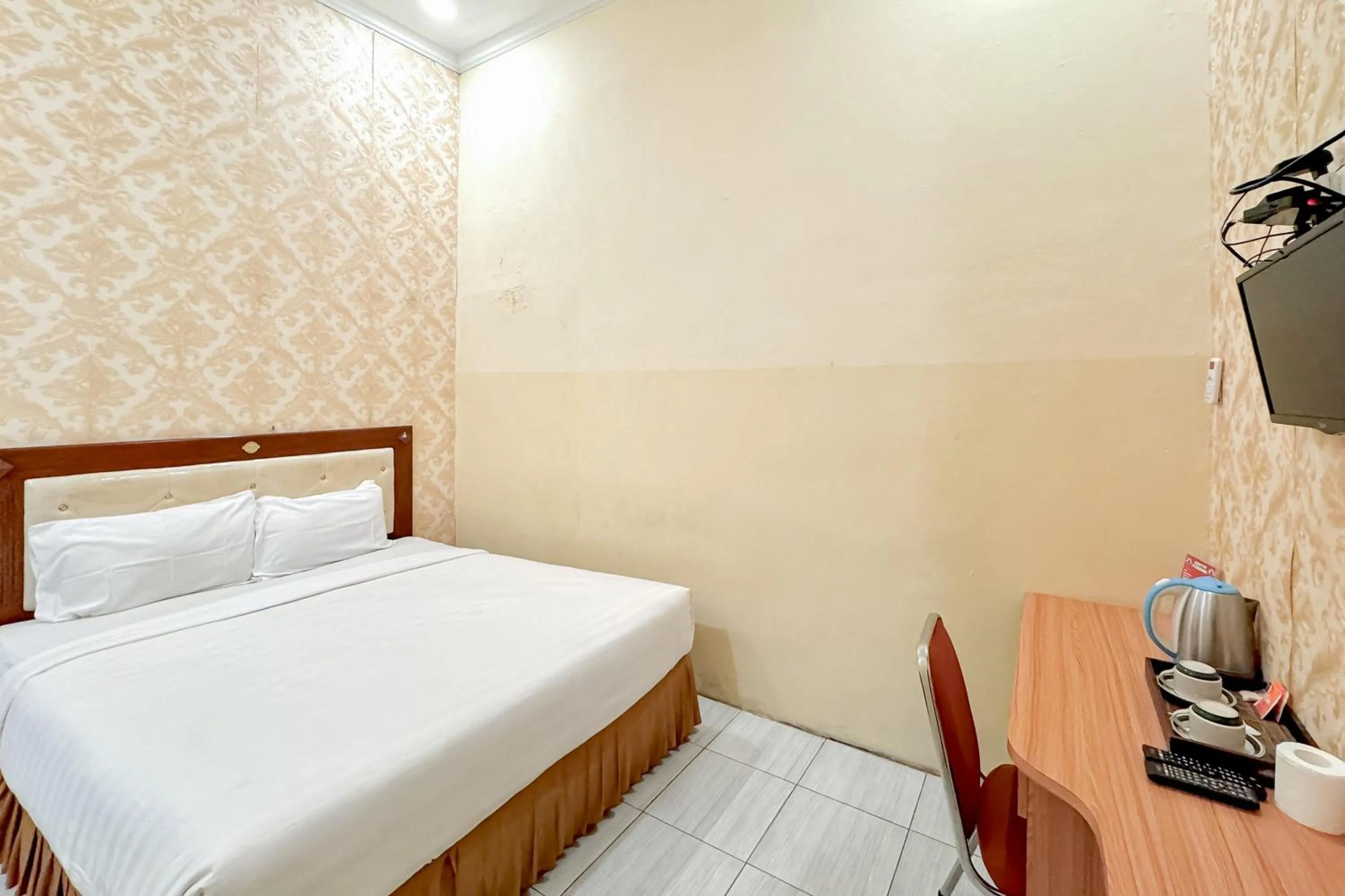 Bedroom, Bed in Perdana Kasih Hotel Pemuda Klaten Mitra RedDoorz