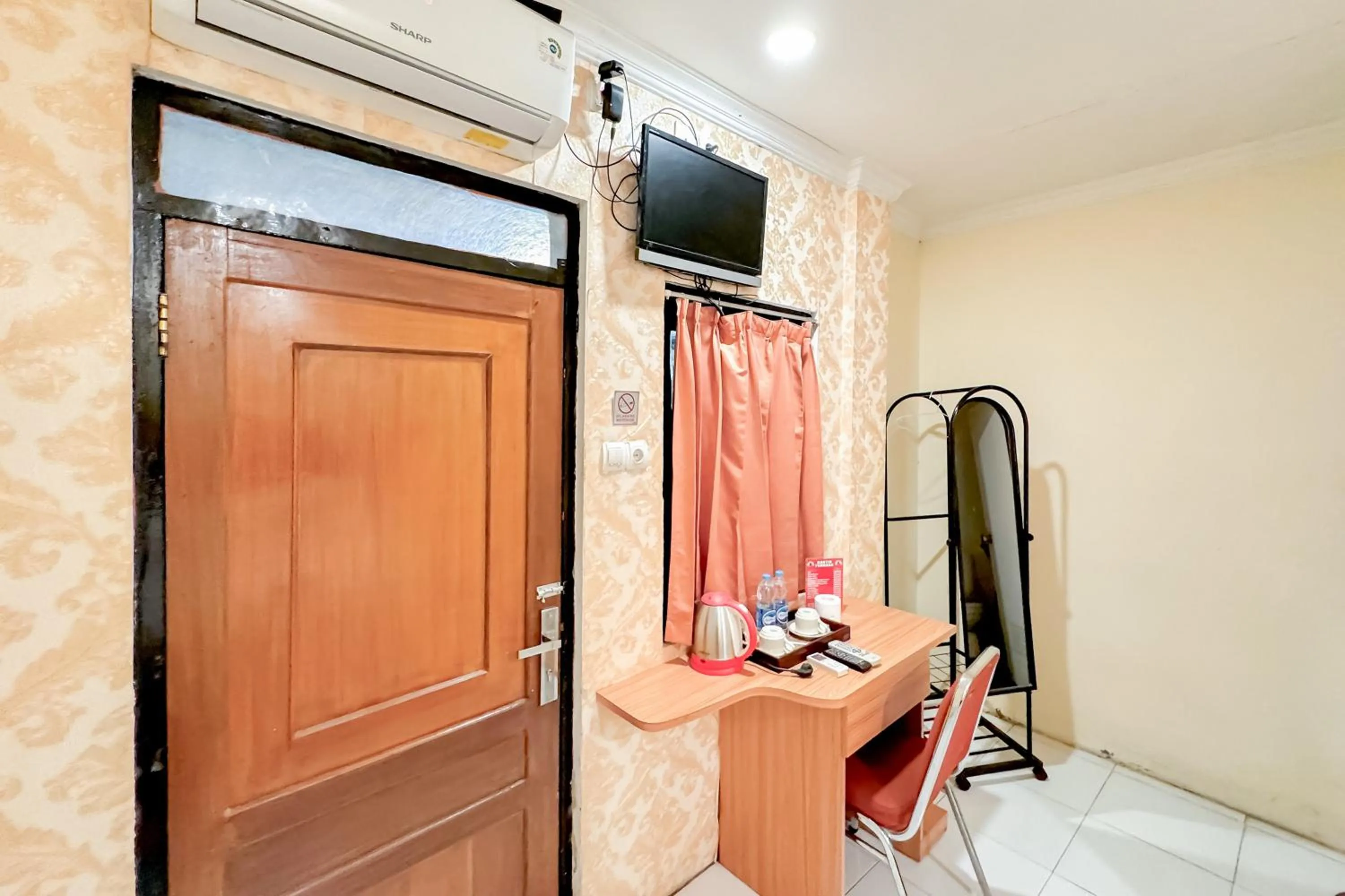 TV and multimedia in Perdana Kasih Hotel Pemuda Klaten Mitra RedDoorz