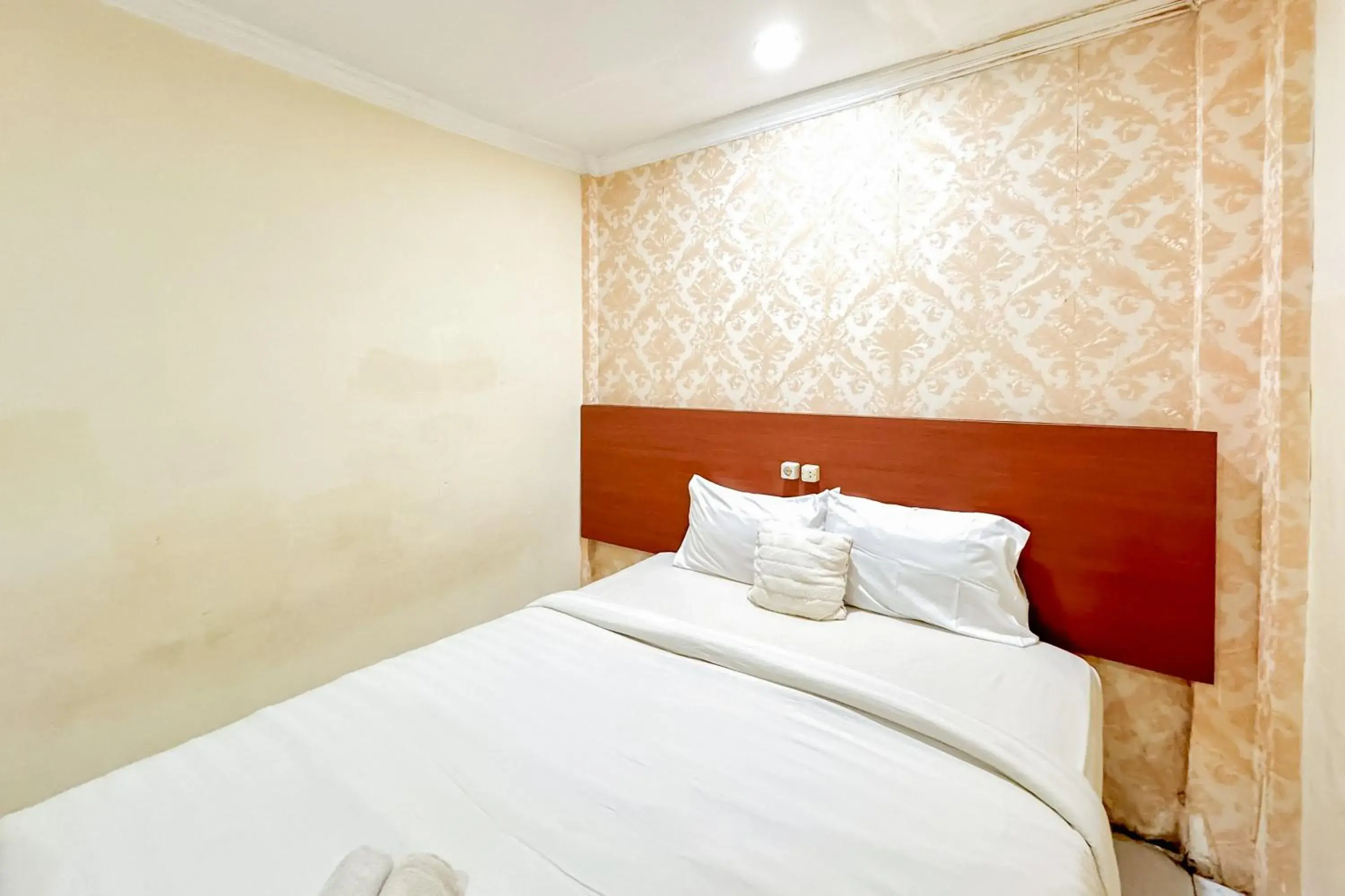 Superior Double Room in Perdana Kasih Hotel Pemuda Klaten Mitra RedDoorz Superior Double Room in Perdana Kasih Hotel Pemuda Klaten Mitra RedDoorz