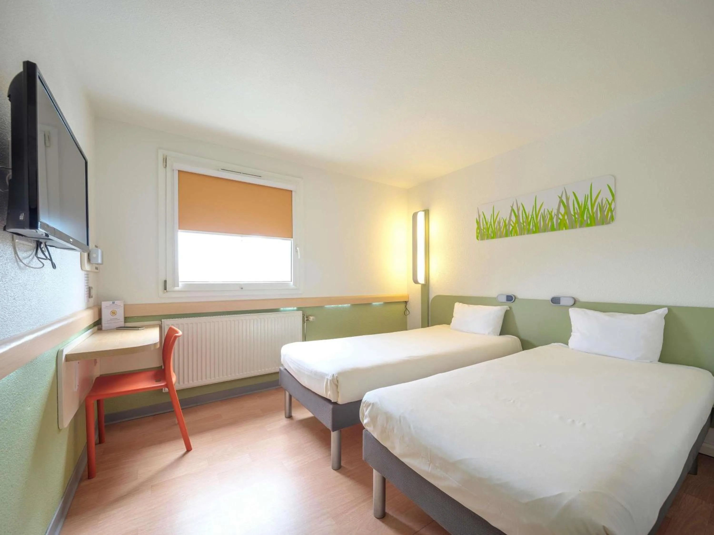 Bedroom, Bed in Ibis Budget Sarrebourg Buhl
