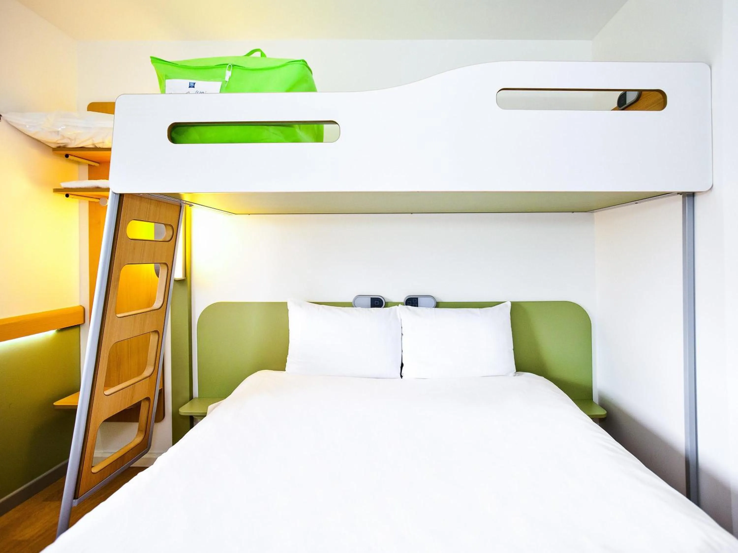 Bedroom, Bed in Ibis Budget Sarrebourg Buhl