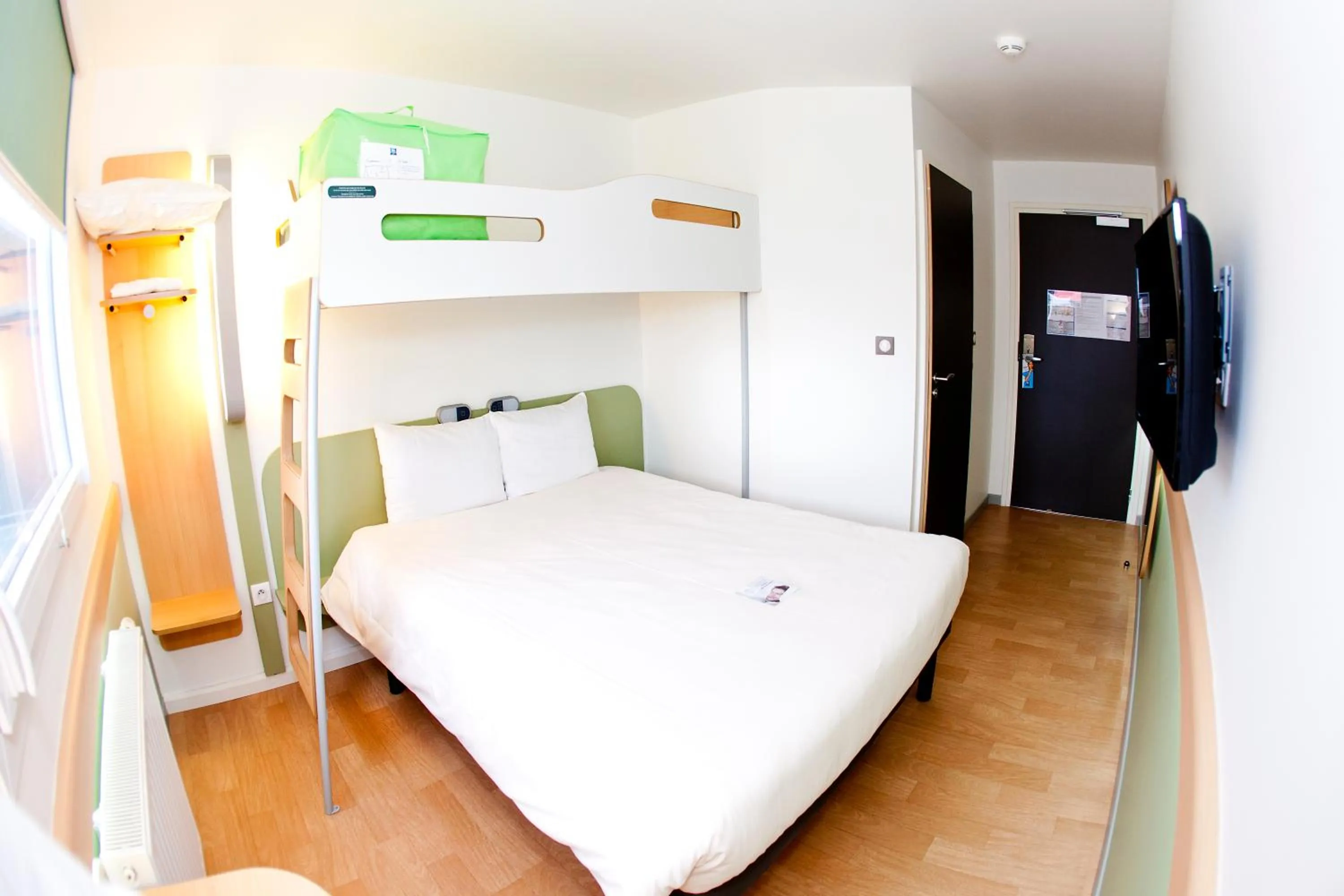 Bedroom, Bed in Ibis Budget Sarrebourg Buhl