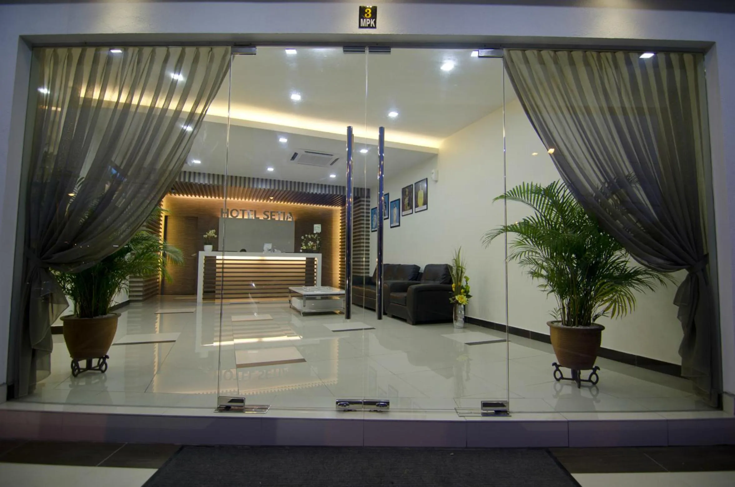 Facade/entrance in Hotel Setia