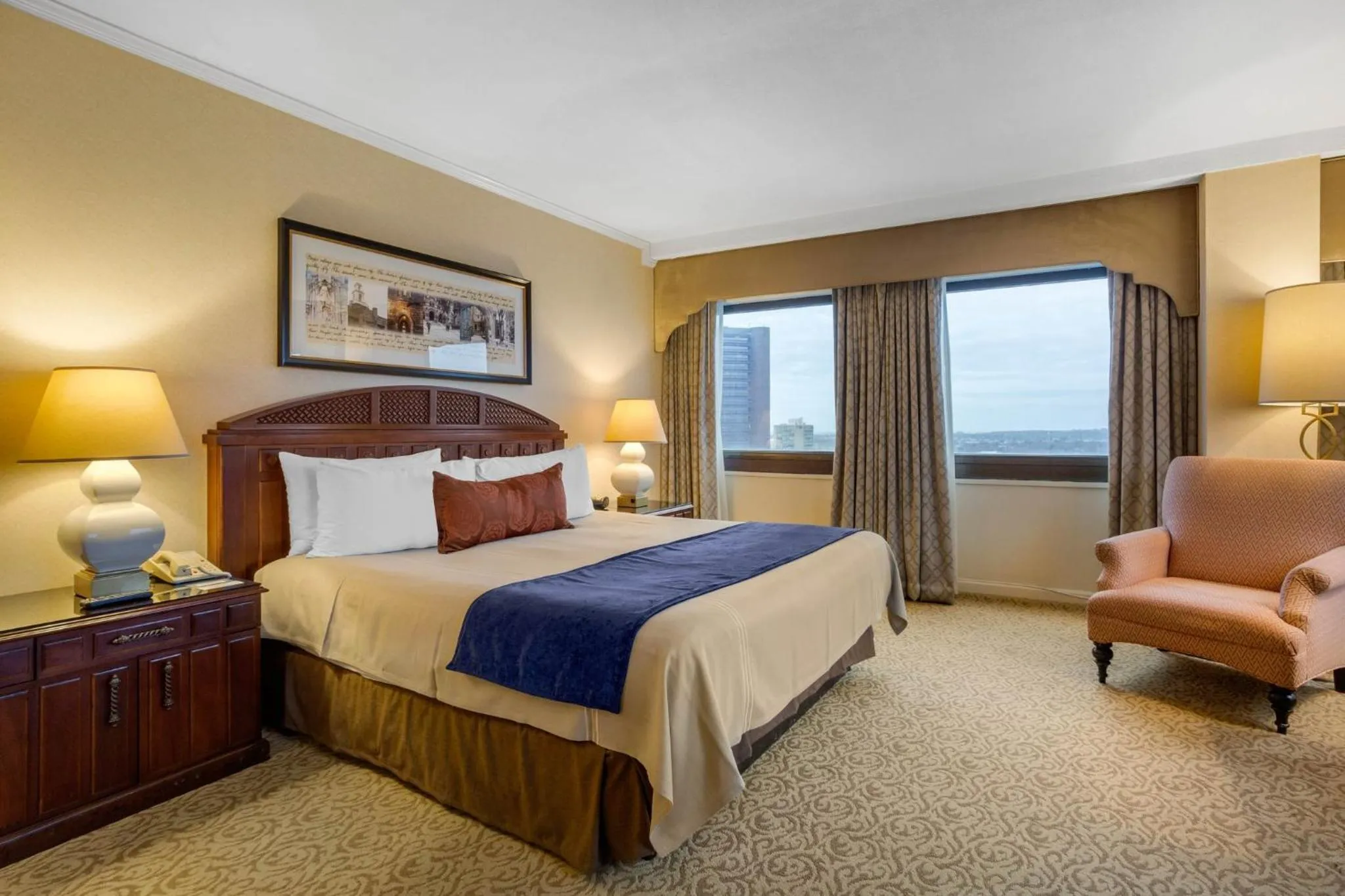 Photo of the whole room, Bed in Omni New Haven Hotel at Yale