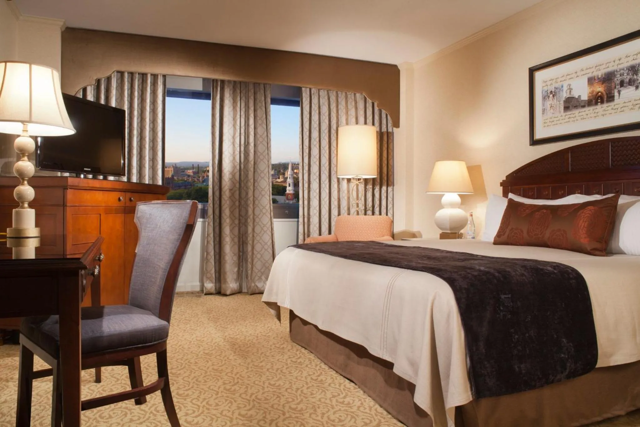Photo of the whole room, Bed in Omni New Haven Hotel at Yale
