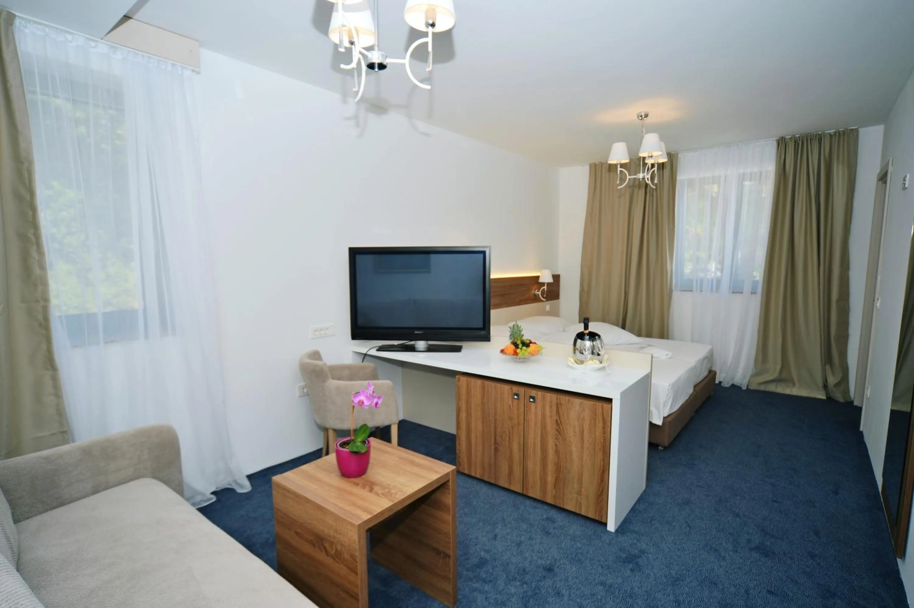 TV and multimedia, Bed in Boutique Hotel Mali Raj