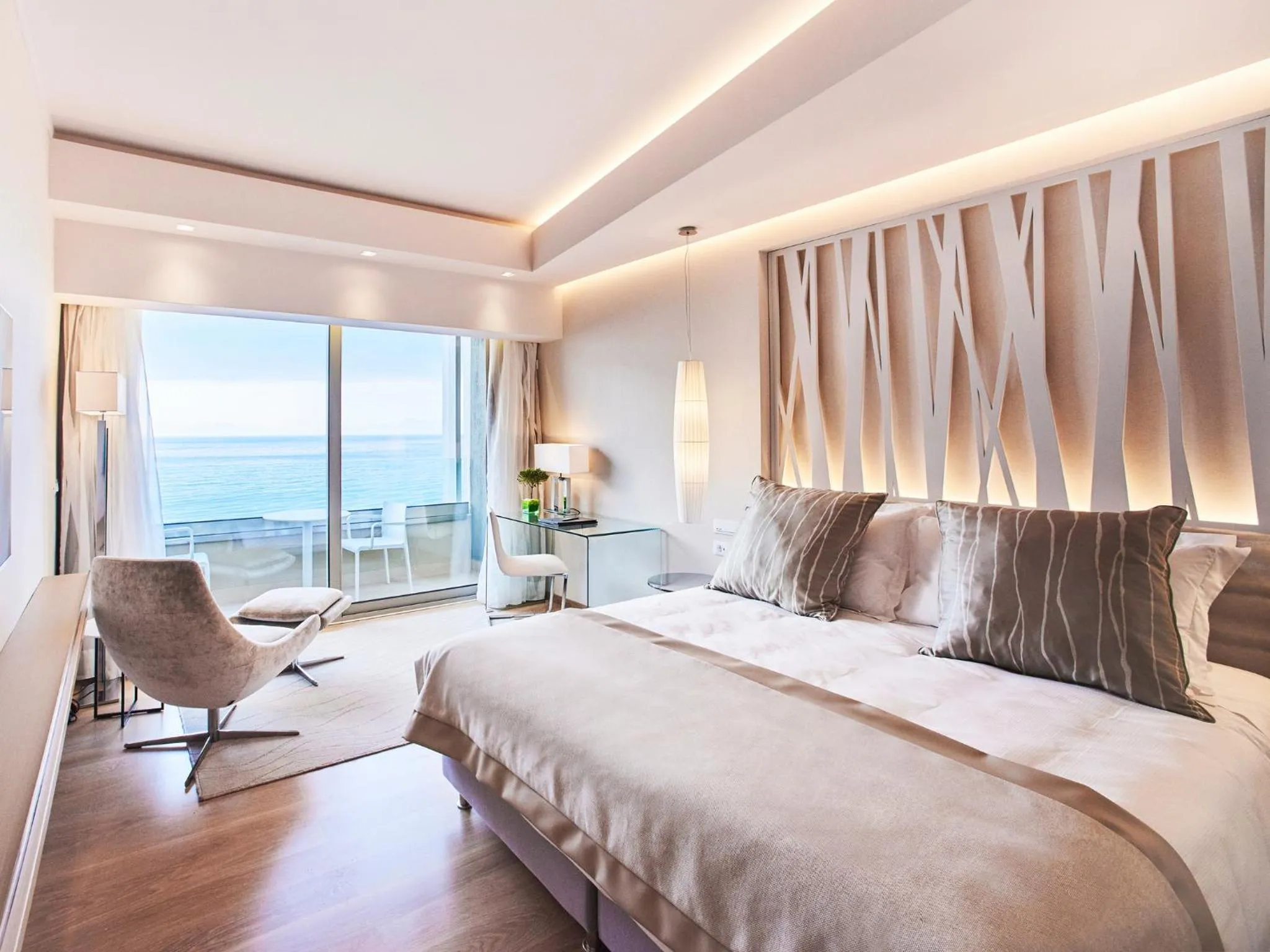 Bed in ABAV2 Suites by Rodos Palace