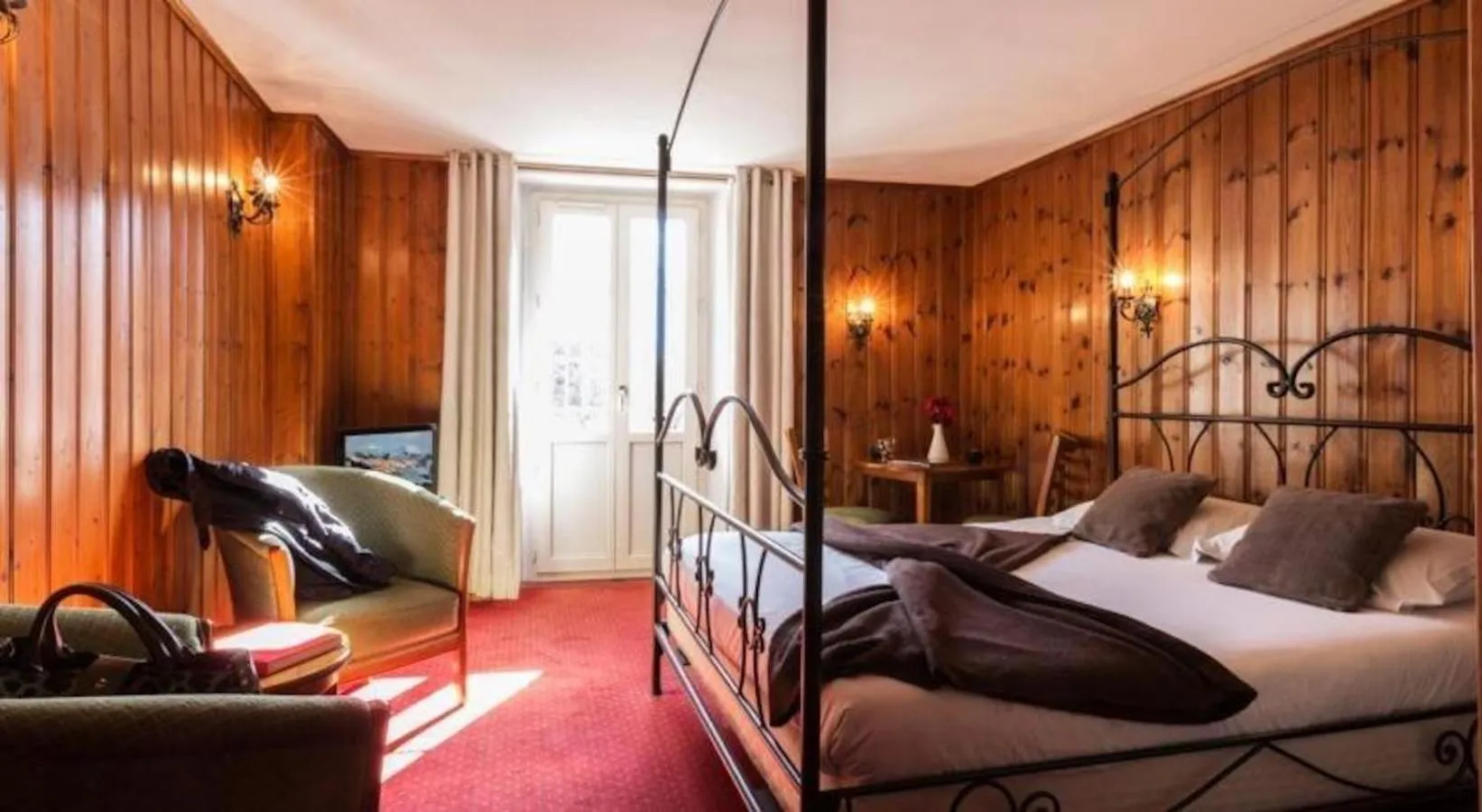 Bedroom, Bed in Hotel Le Chamonix