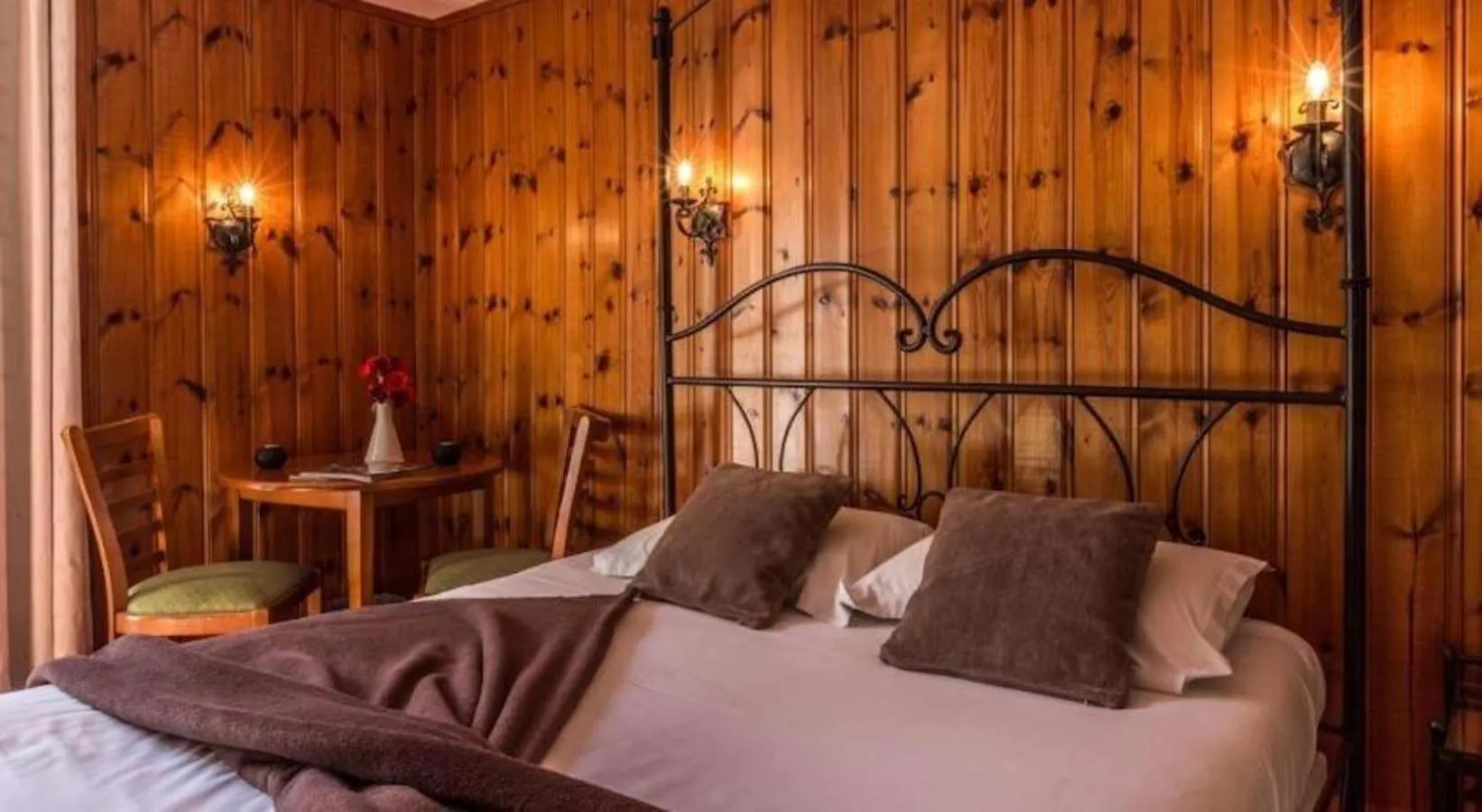 Bedroom, Bed in Hotel Le Chamonix