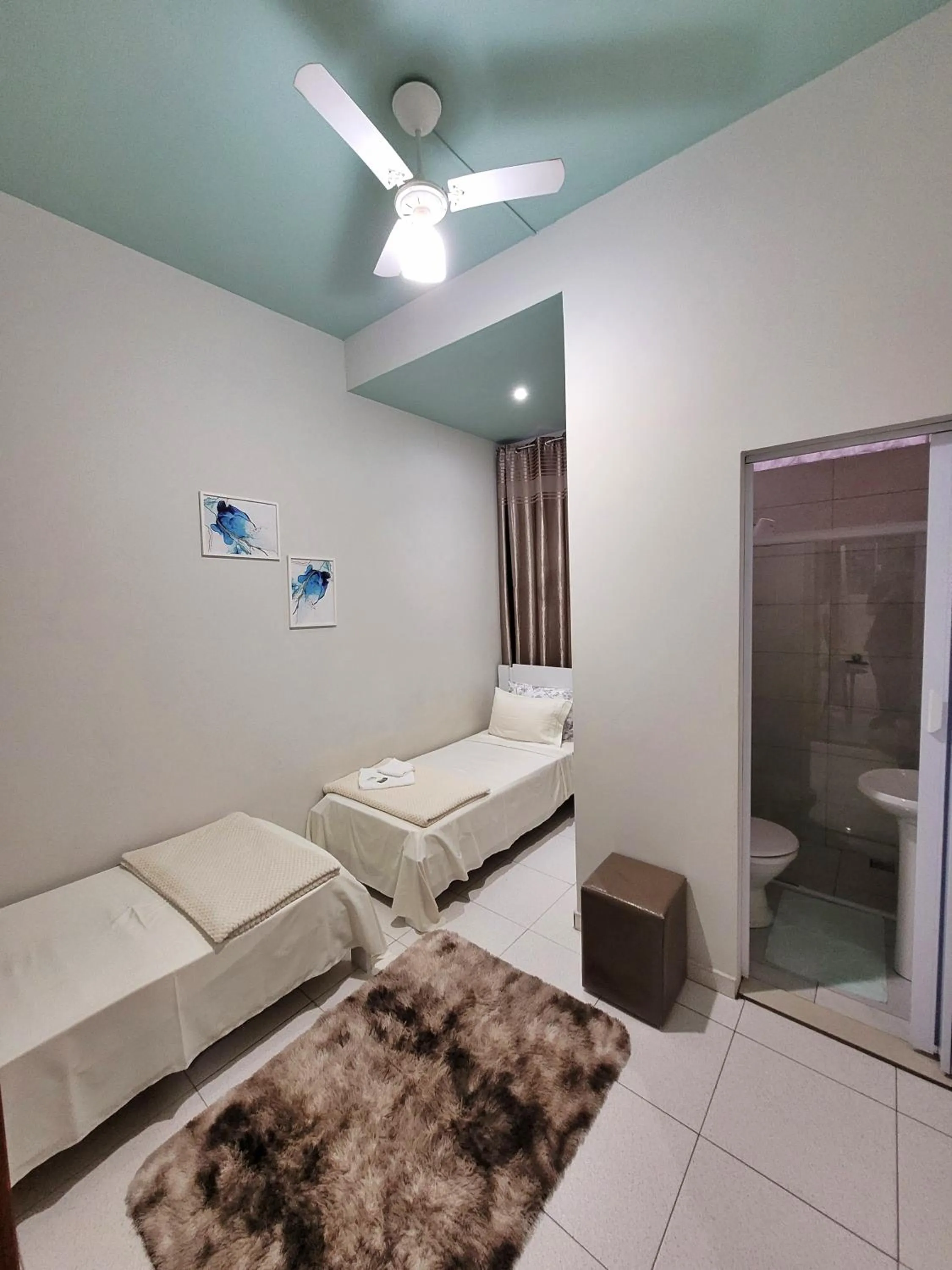 Toilet, Bed in Hotel Hiperion Maringá