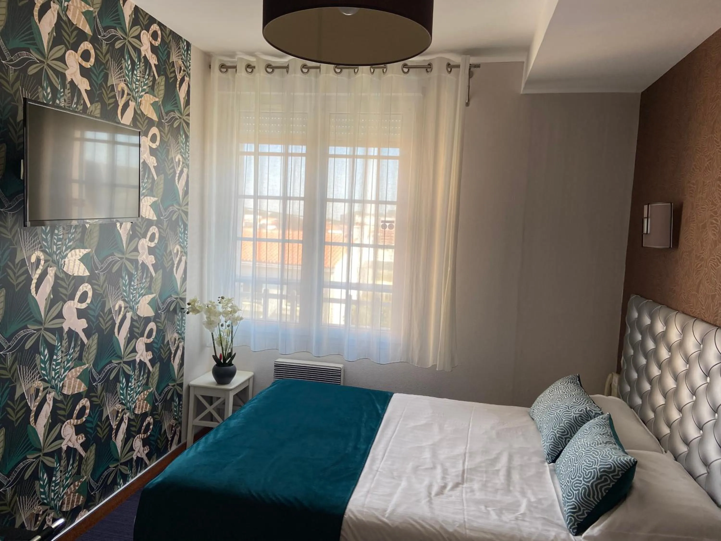 Bedroom, Bed in Hôtel Calme Des Pins & Spa