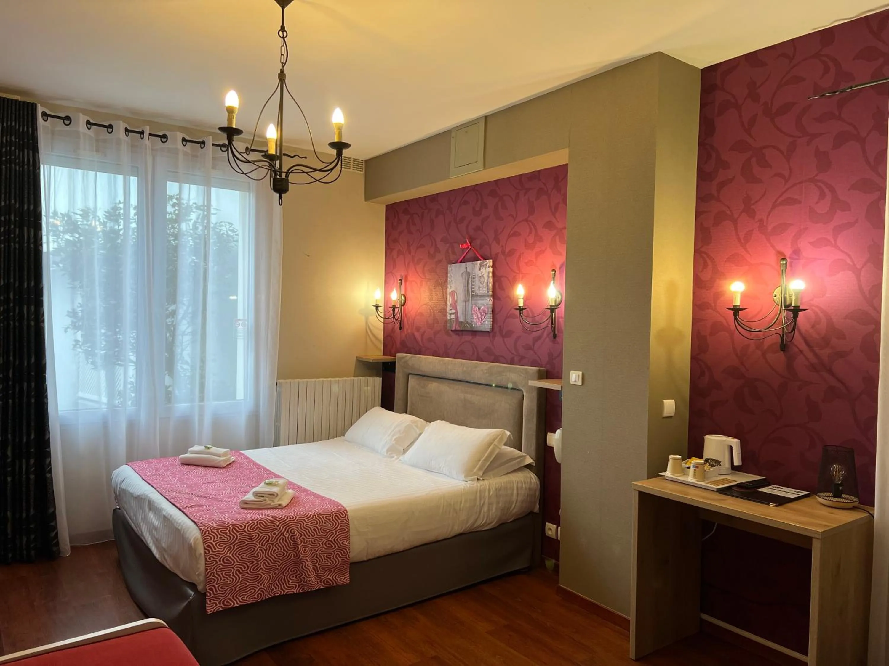 Photo of the whole room, Bed in Hôtel Calme Des Pins & Spa