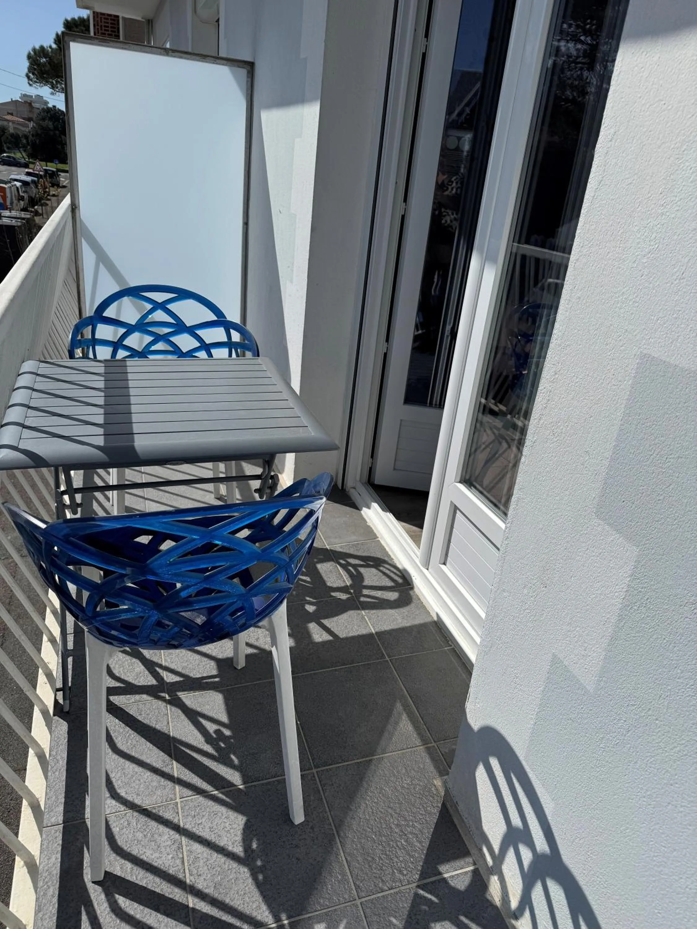 Balcony/Terrace in Hôtel Calme Des Pins & Spa