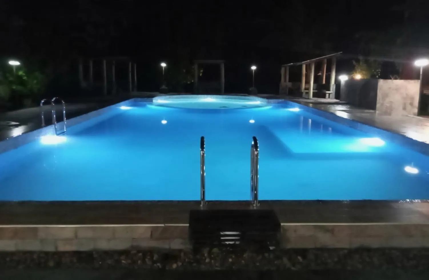 Swimming pool in Sala Done Khone Hotel