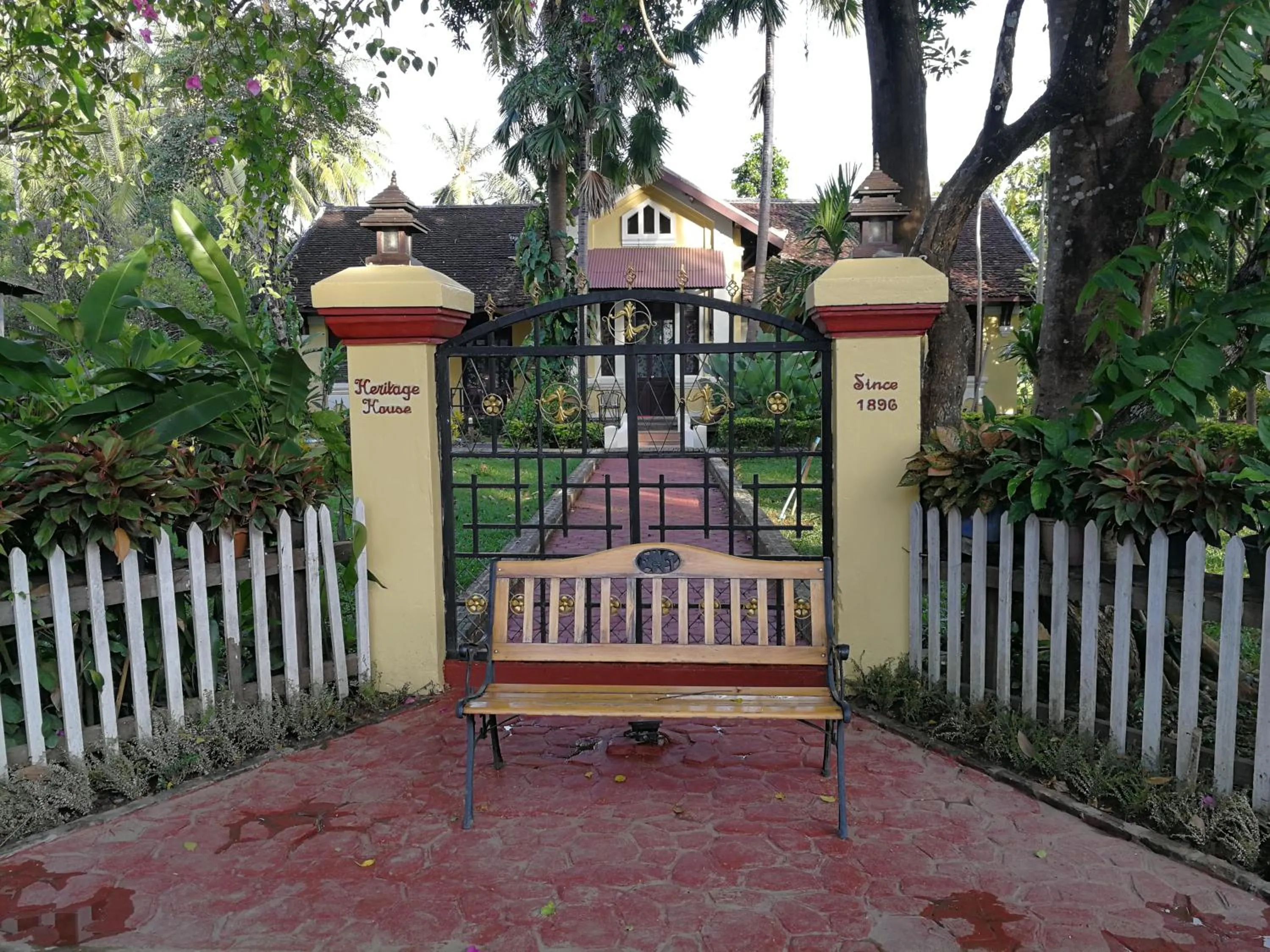 Street view in Sala Done Khone Hotel