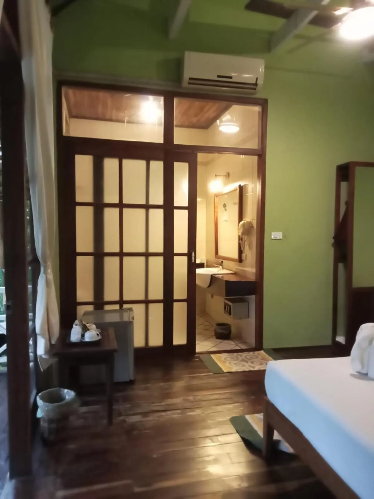 Bathroom, Bed in Sala Done Khone Hotel