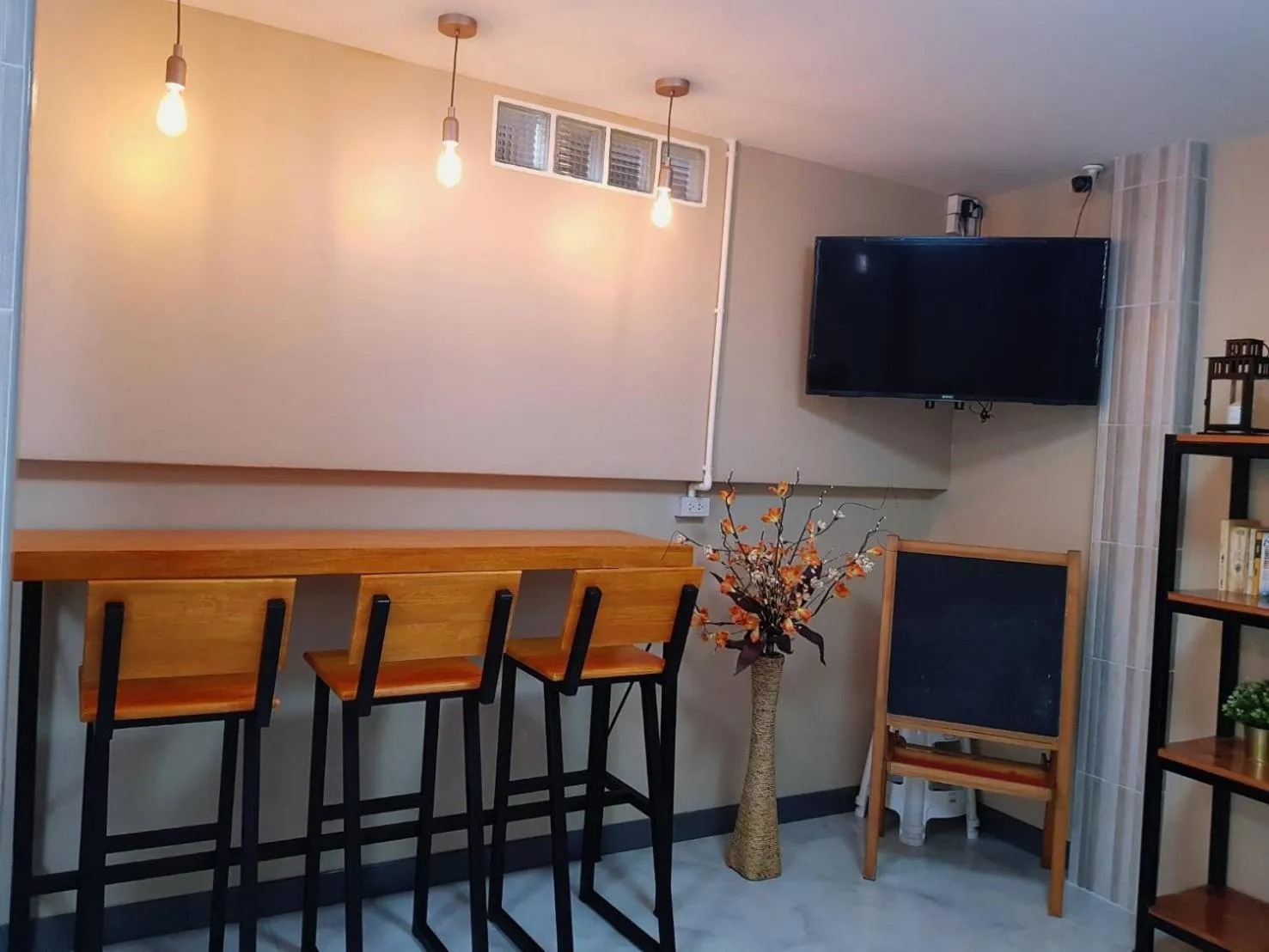 Living room in Baan U-Sabai บ้านอยู่สบาย