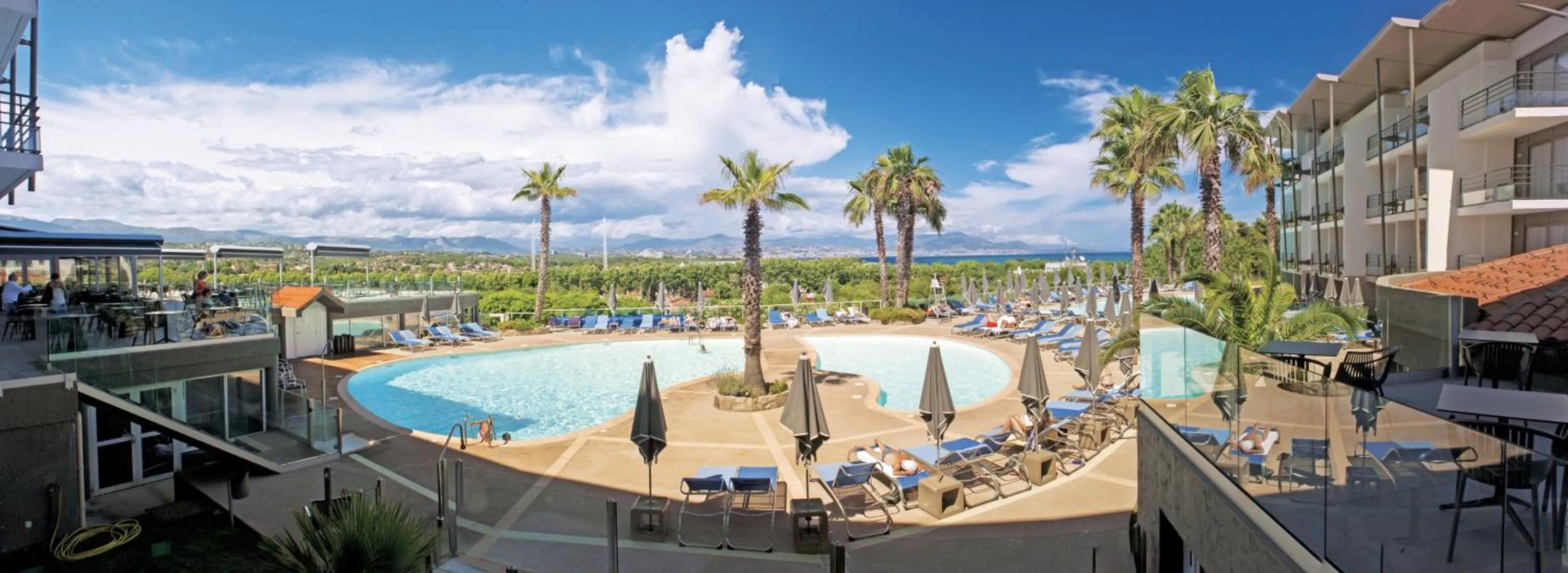 Swimming pool in Thalazur Antibes - Hôtel & Spa