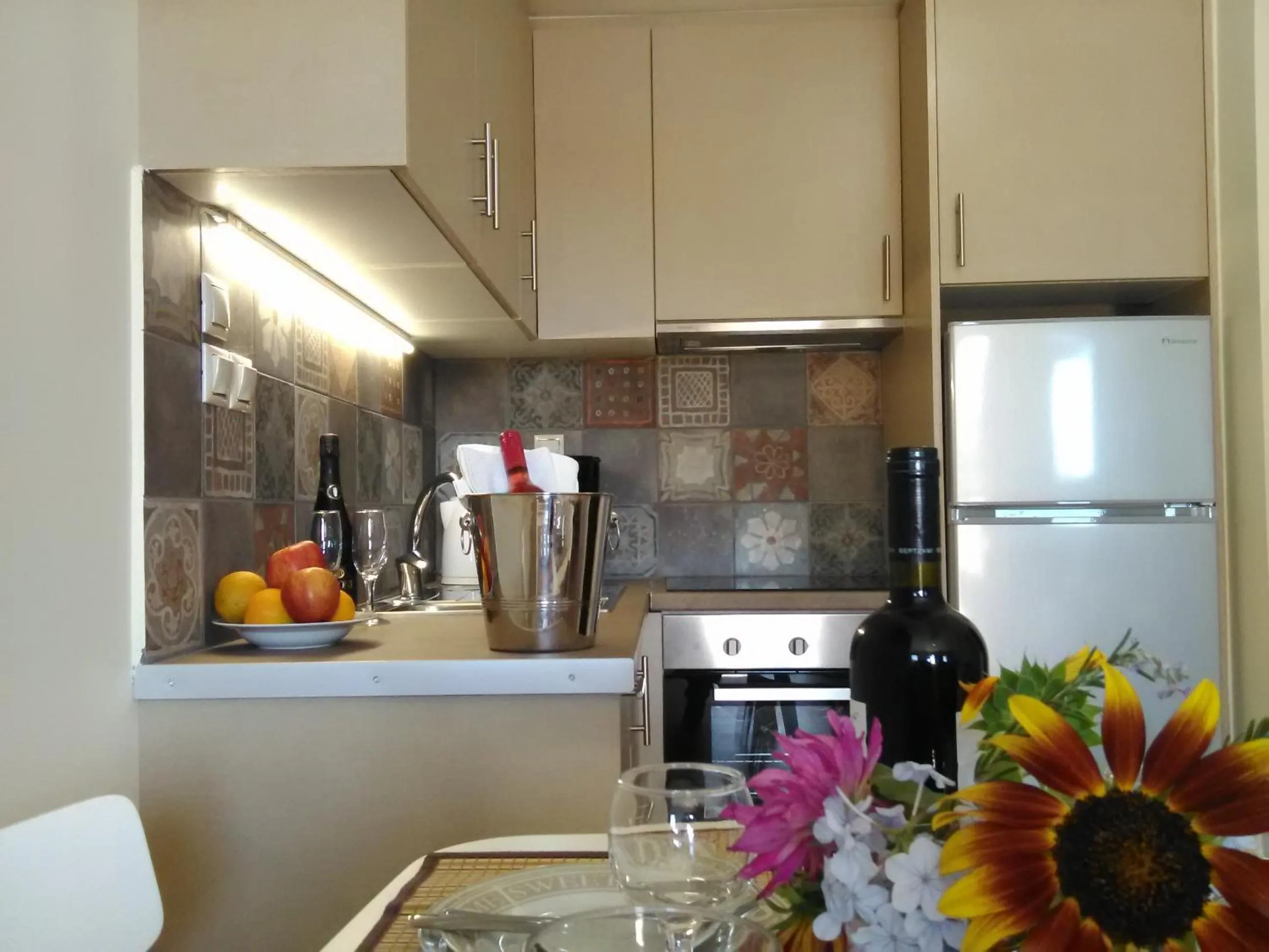 Kitchen or kitchenette in Mikros Gialos Apartments