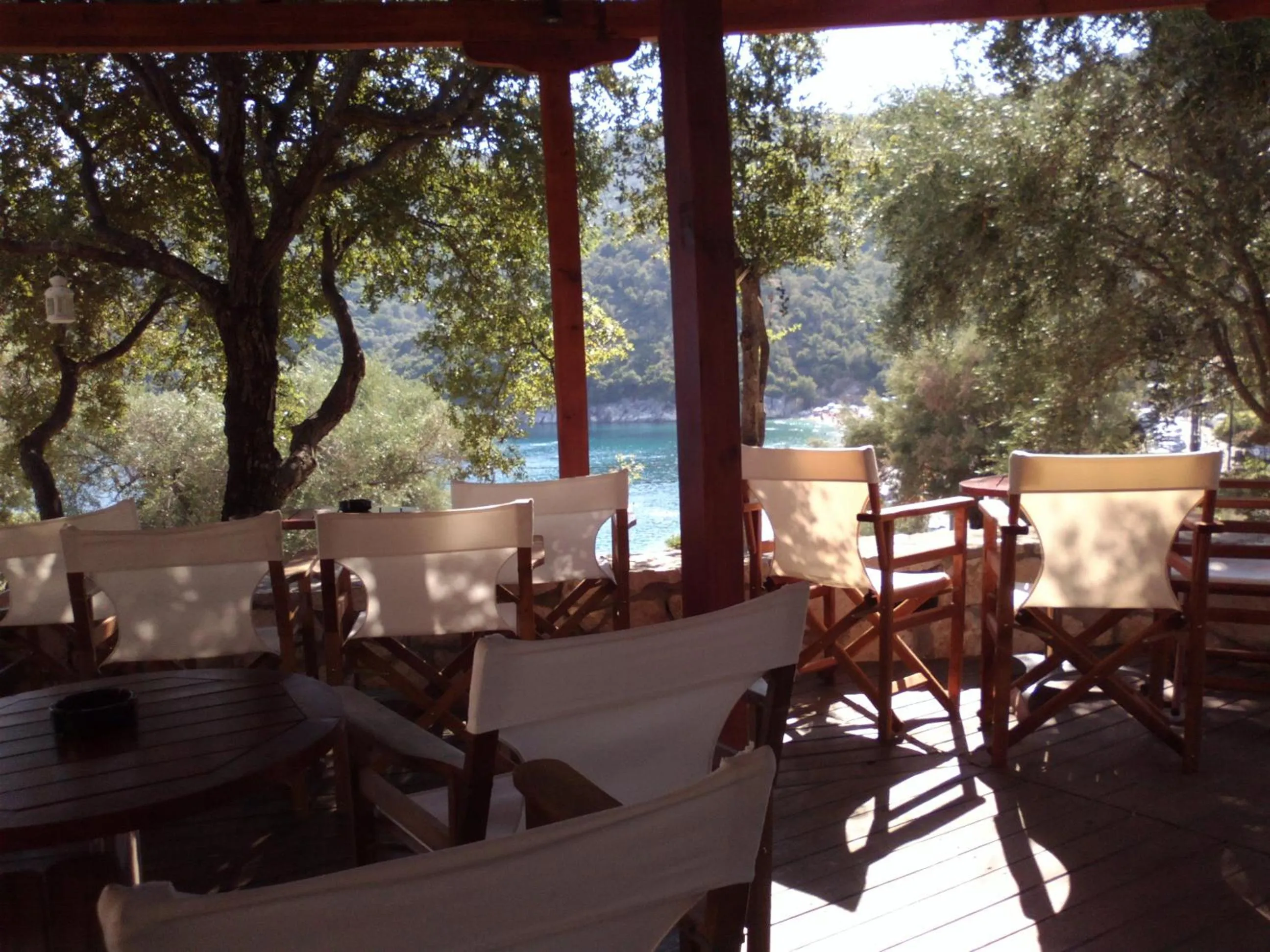 Restaurant/places to eat in Mikros Gialos Apartments