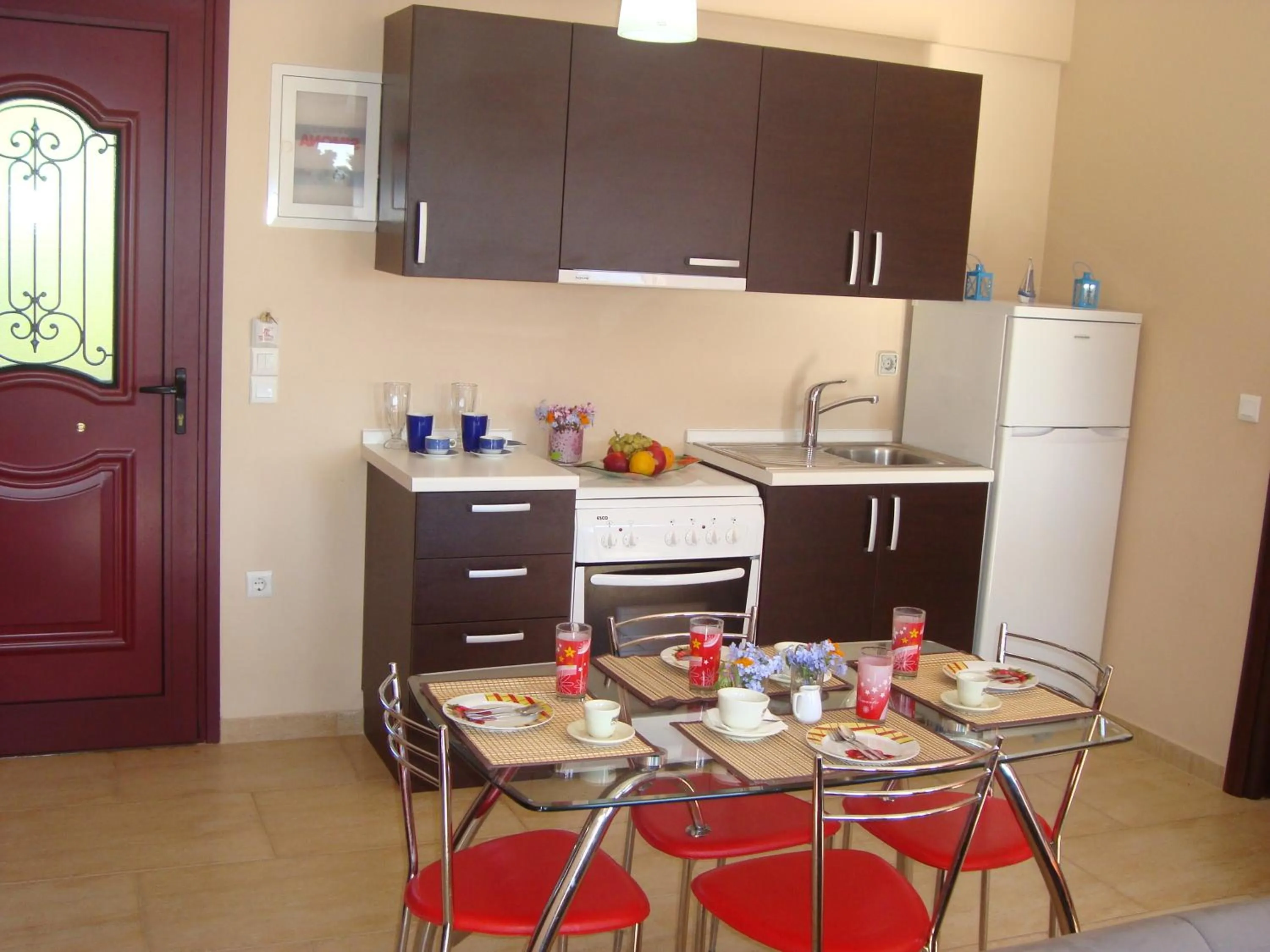 Kitchen or kitchenette in Mikros Gialos Apartments
