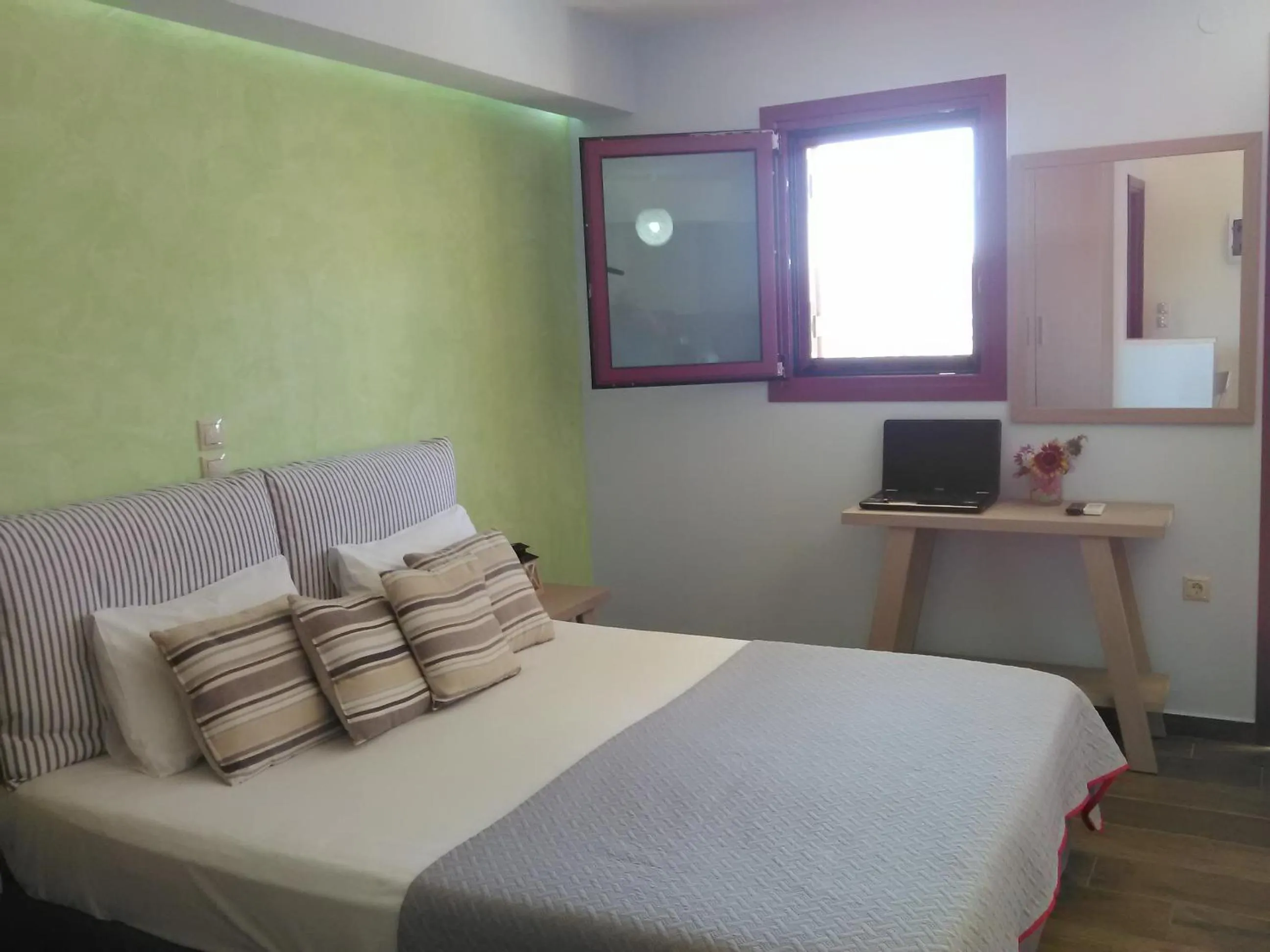 Bed in Mikros Gialos Apartments