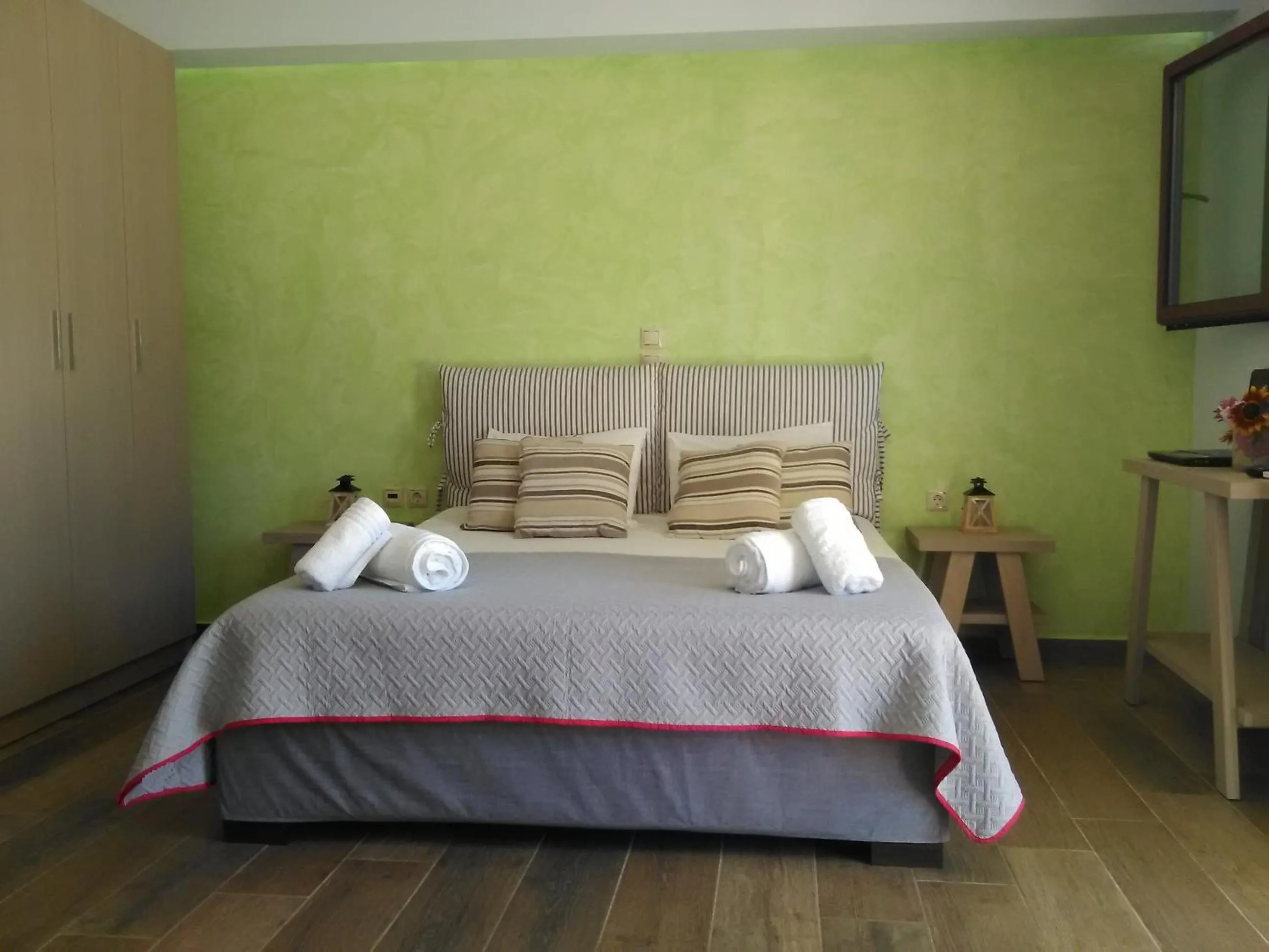 Bed in Mikros Gialos Apartments