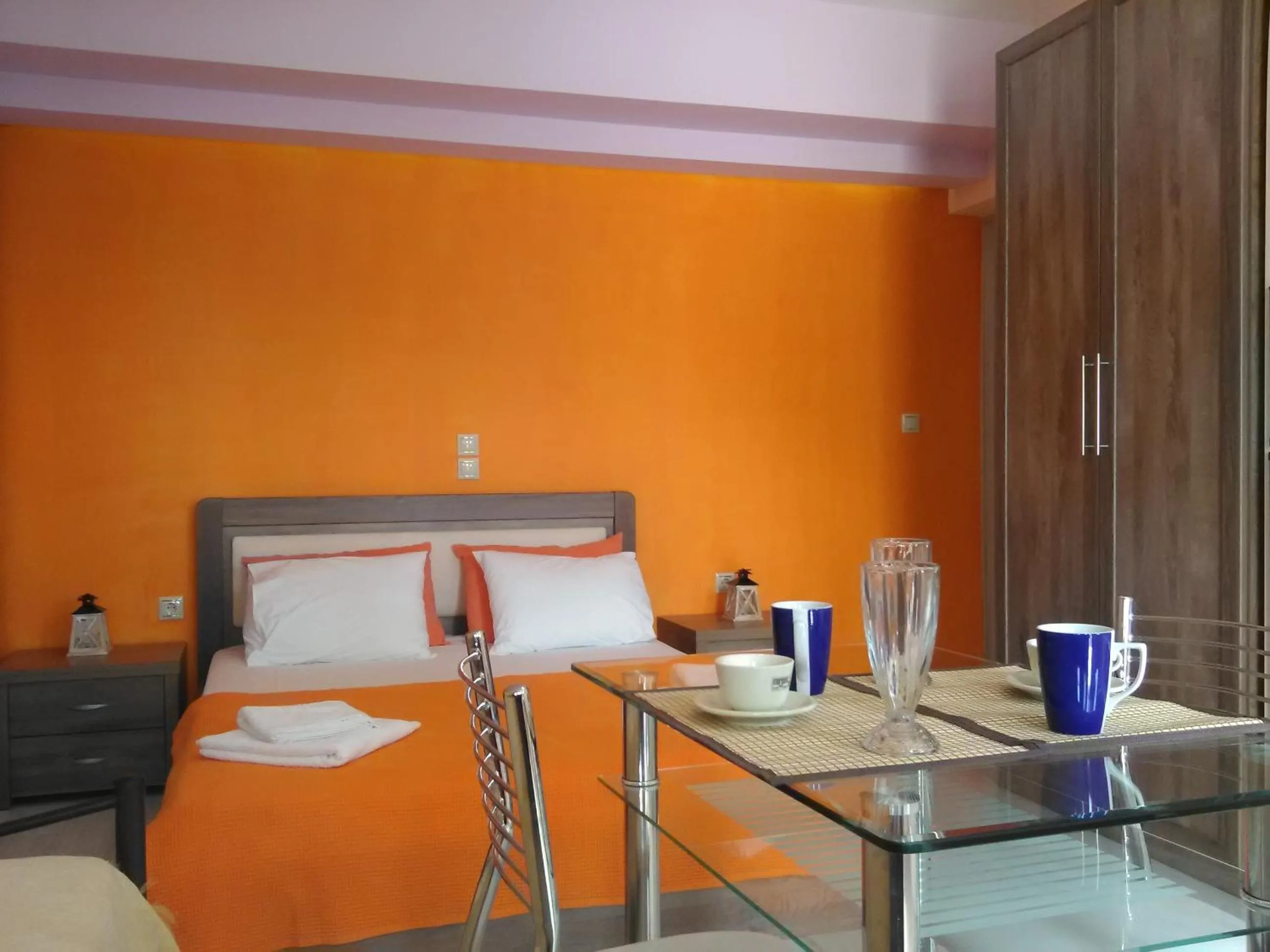 Dining area in Mikros Gialos Apartments