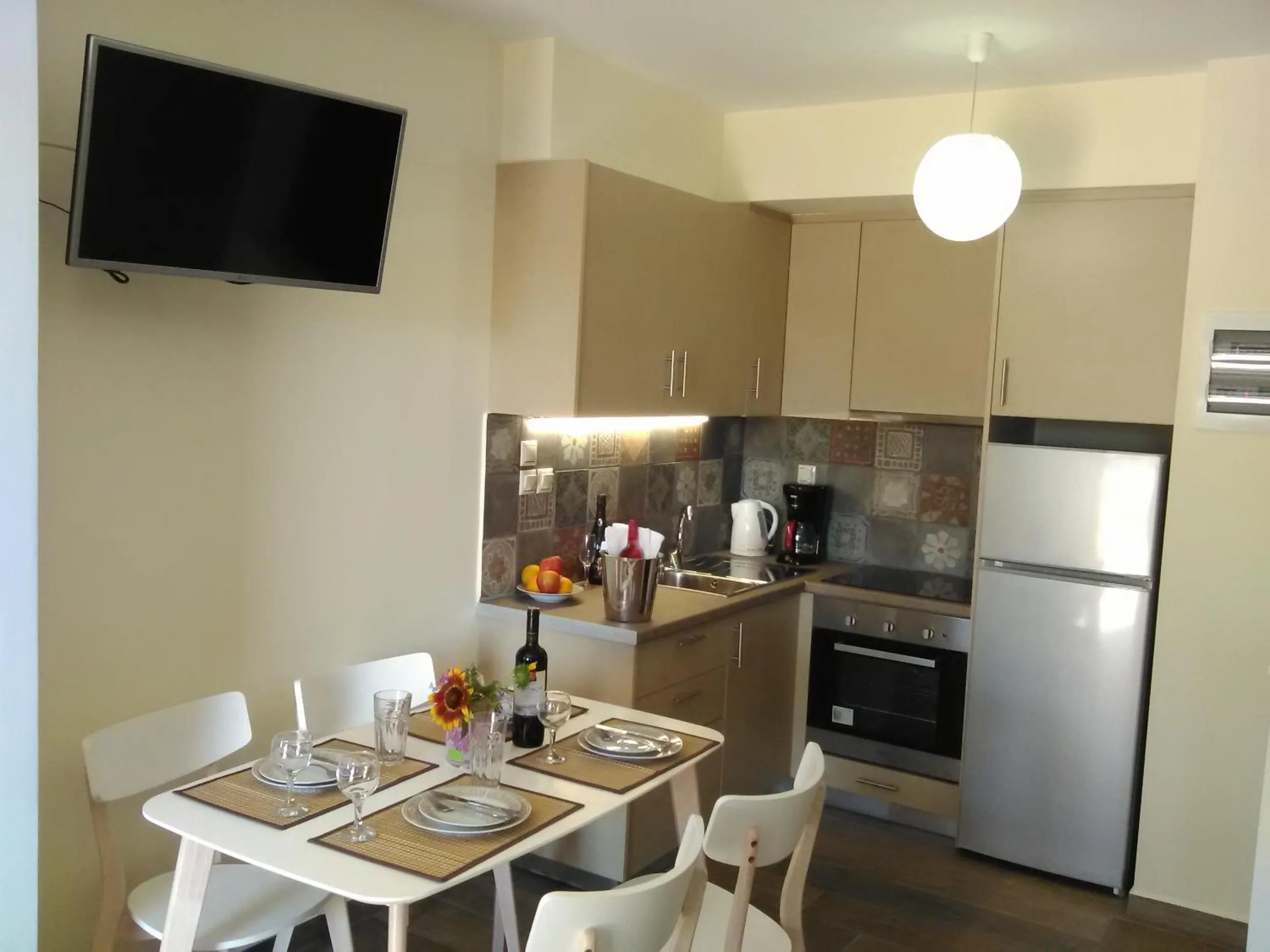 Kitchen or kitchenette in Mikros Gialos Apartments