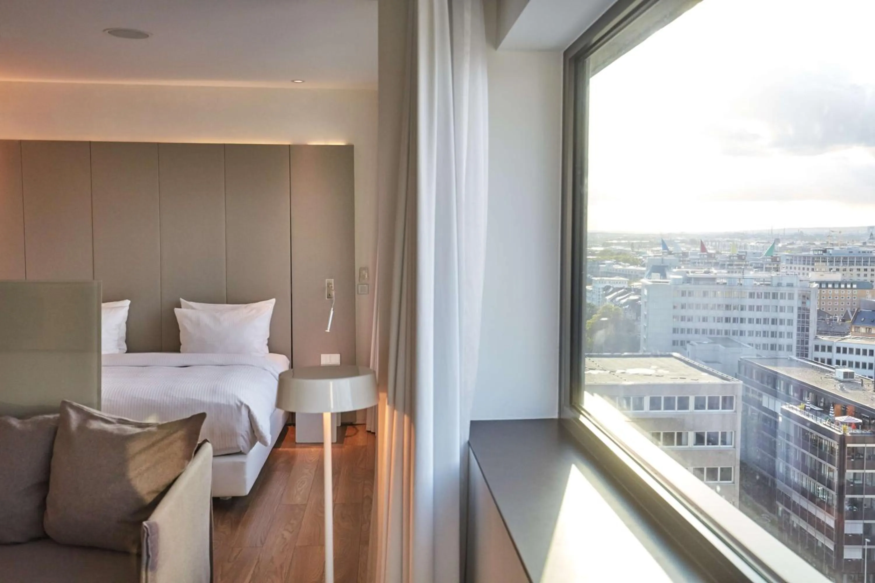 View (from property/room), Bed in Scandic Frankfurt Museumsufer