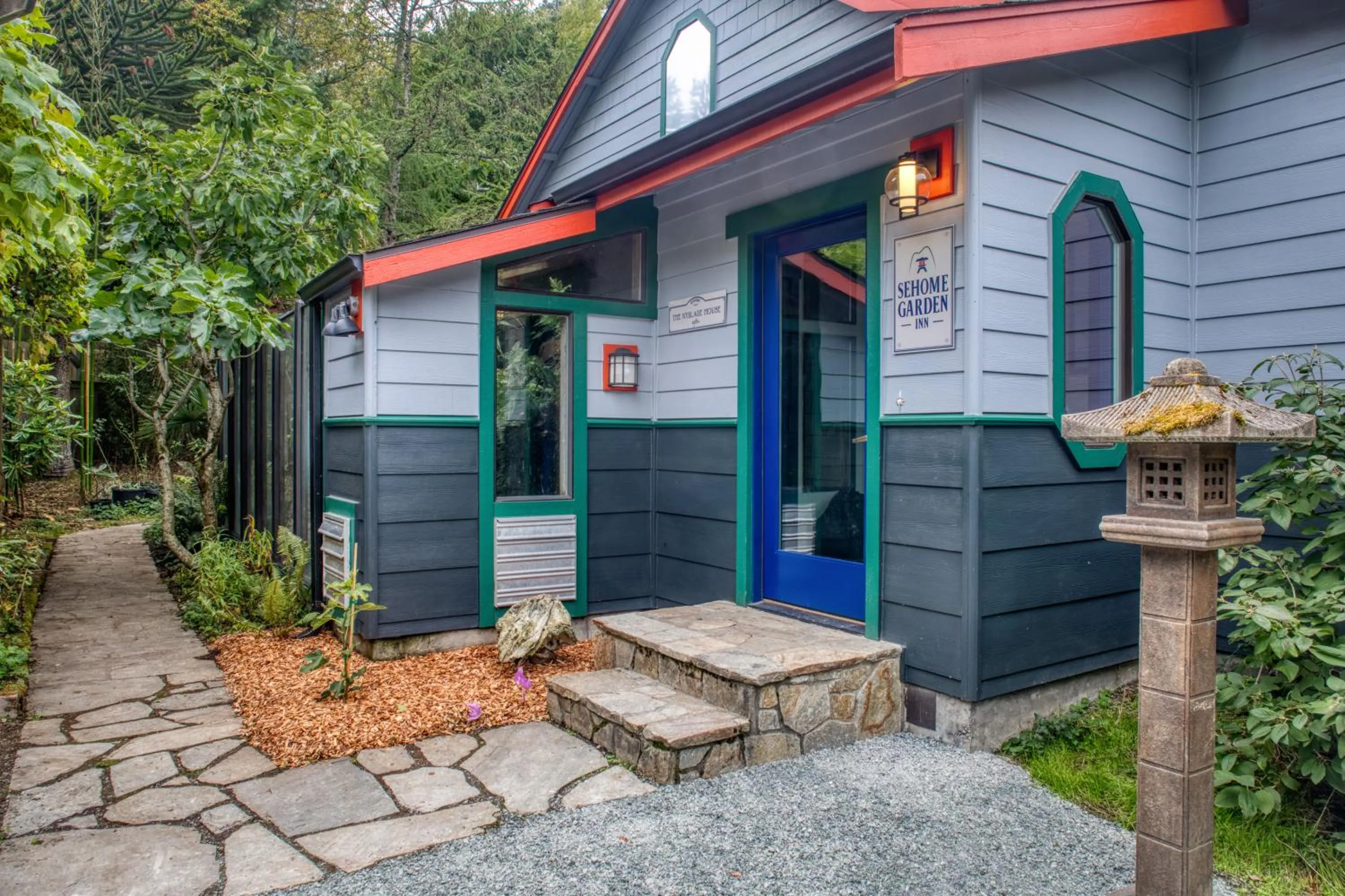 Facade/entrance in Sehome Garden Inn