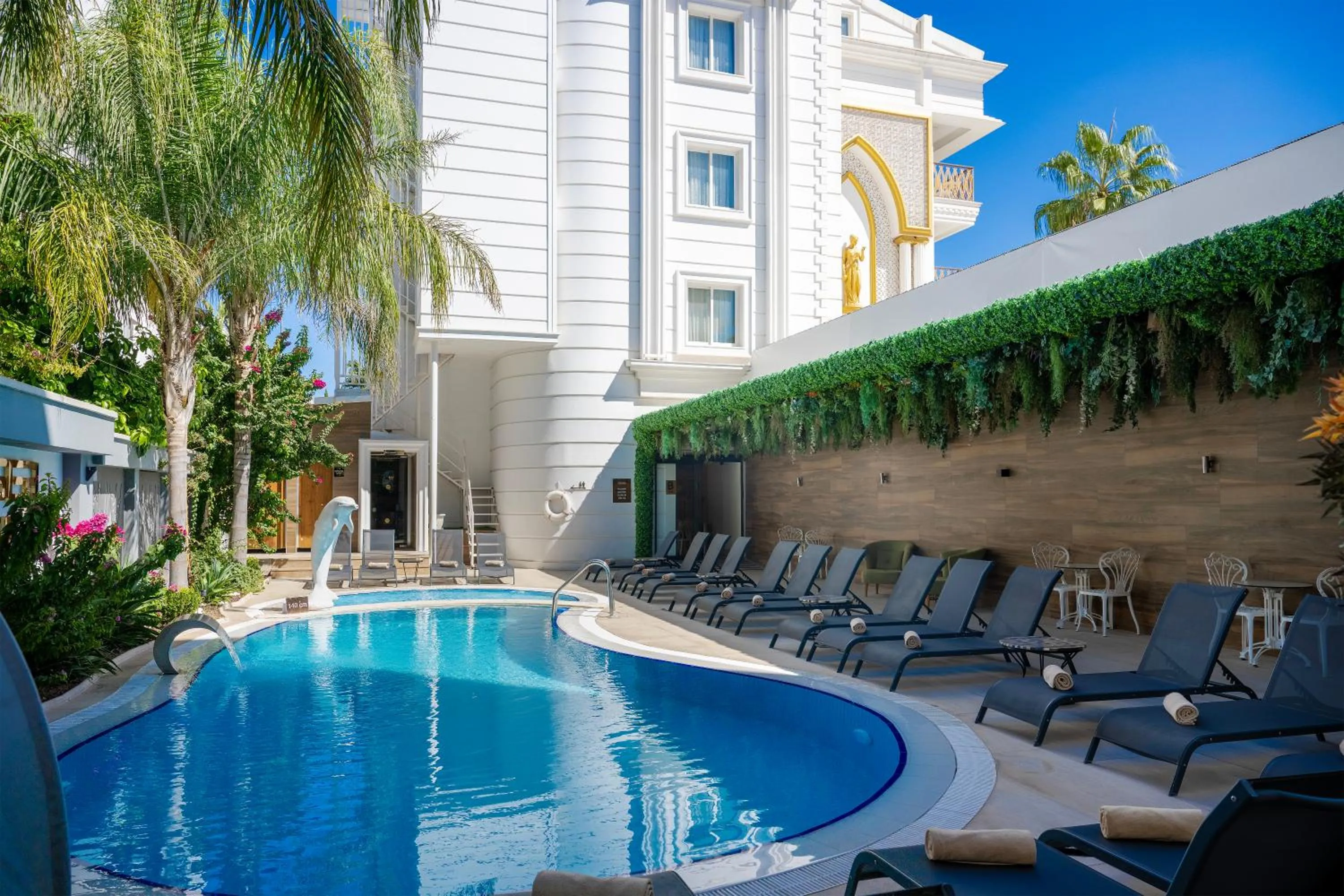 sunbed in Sealife Lounge - Adult only