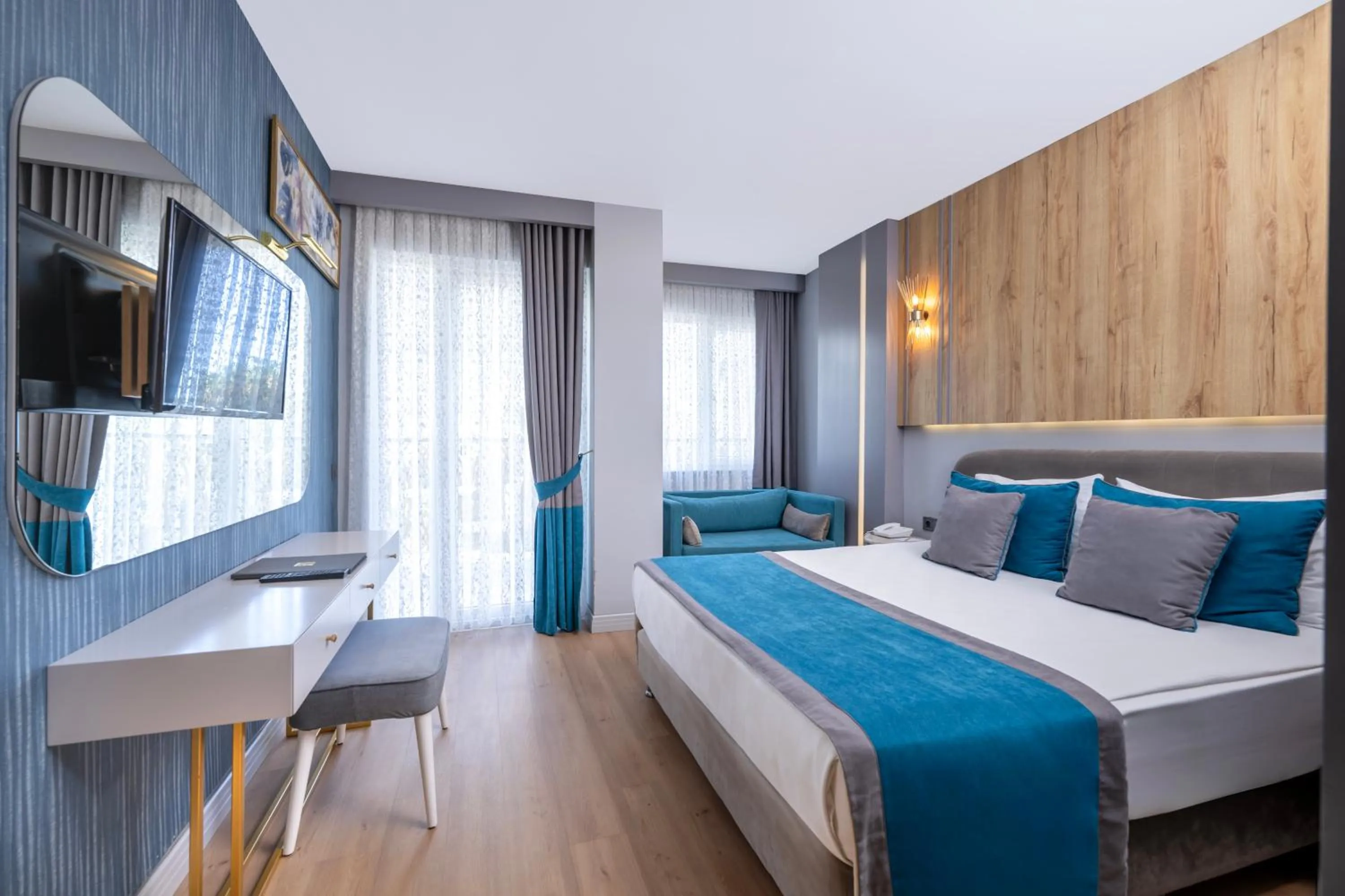 Photo of the whole room, Bed in Sealife Lounge - Adult only