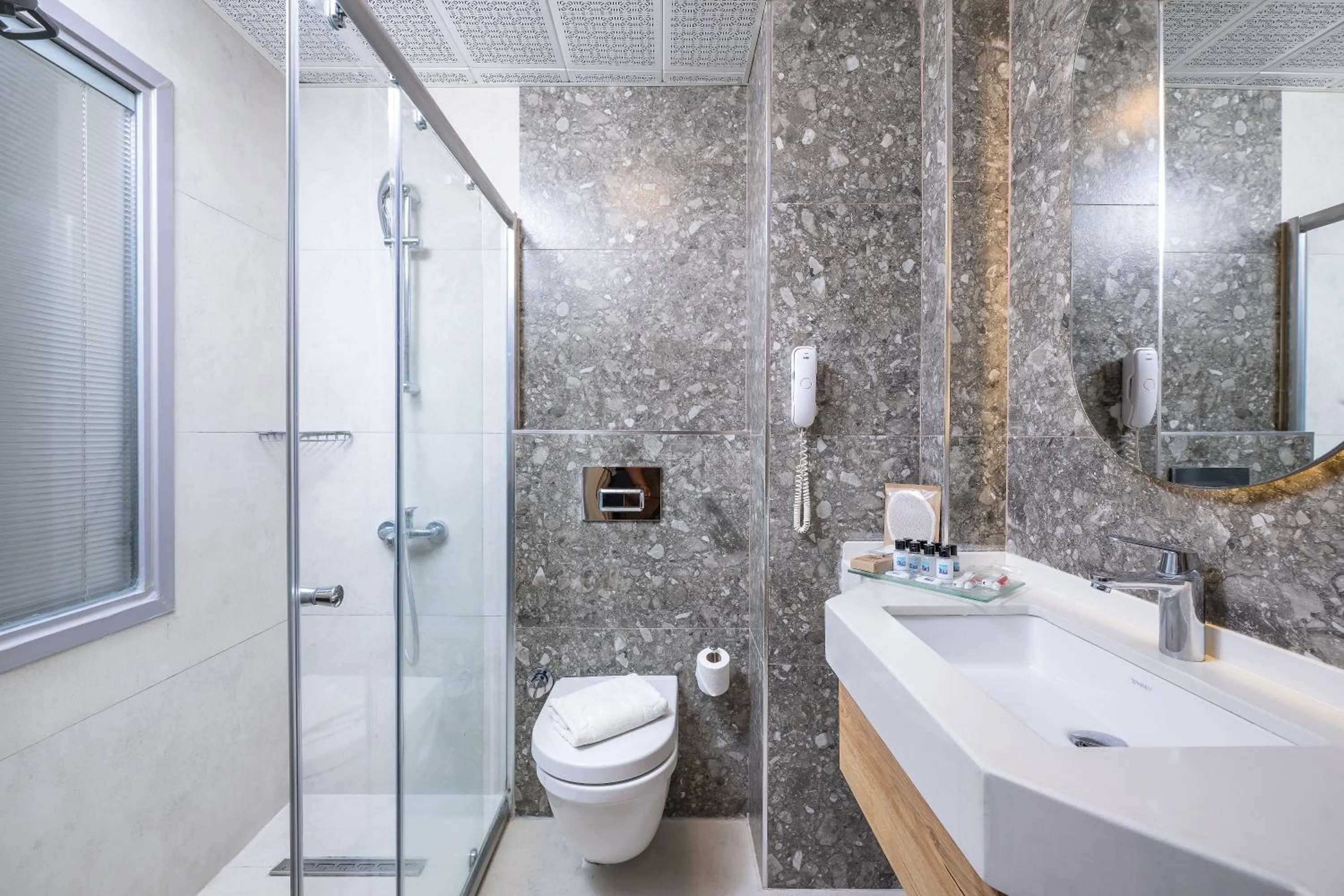 Shower in Sealife Lounge - Adult only