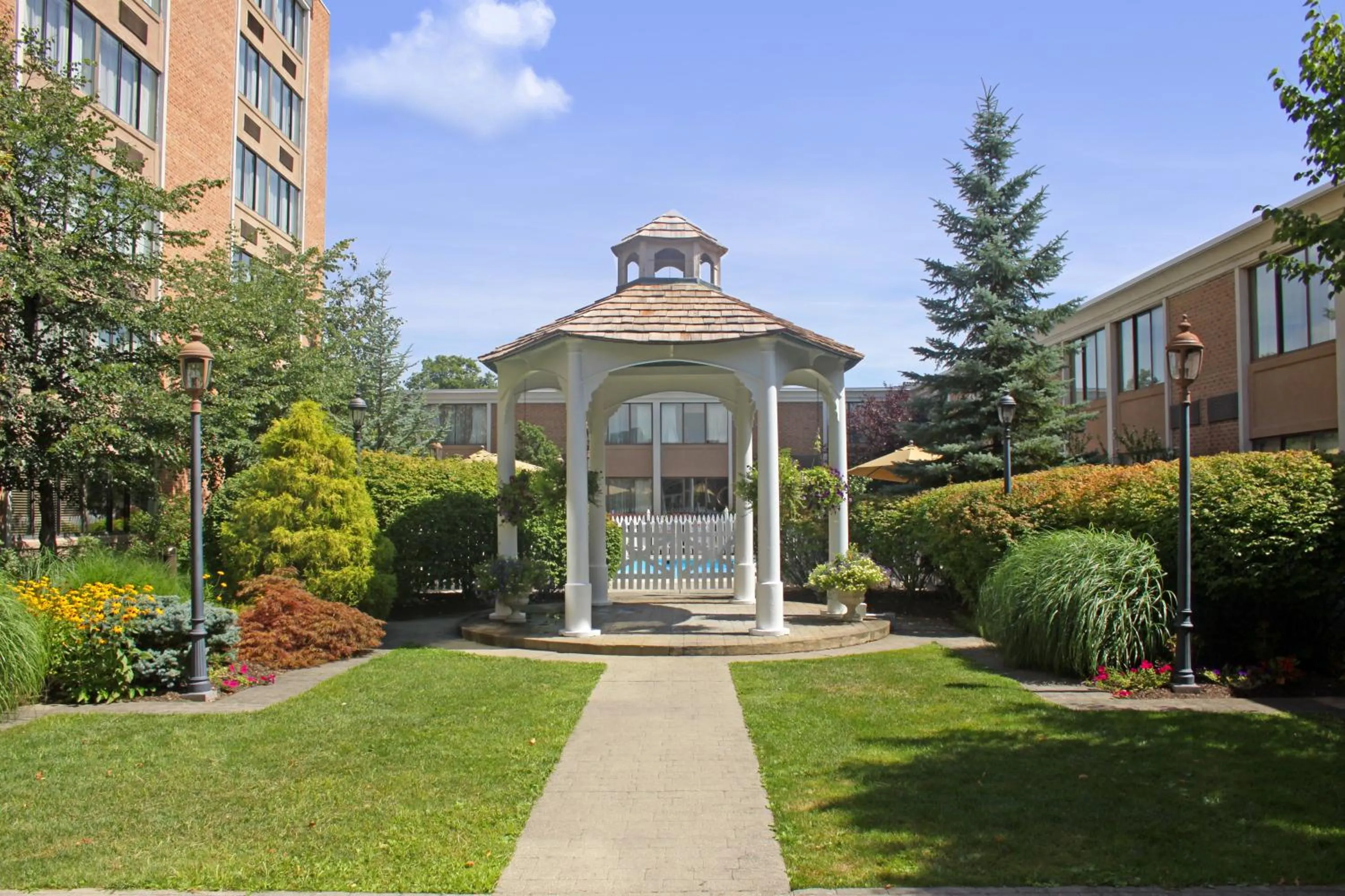 Garden in Ethan Allen Hotel