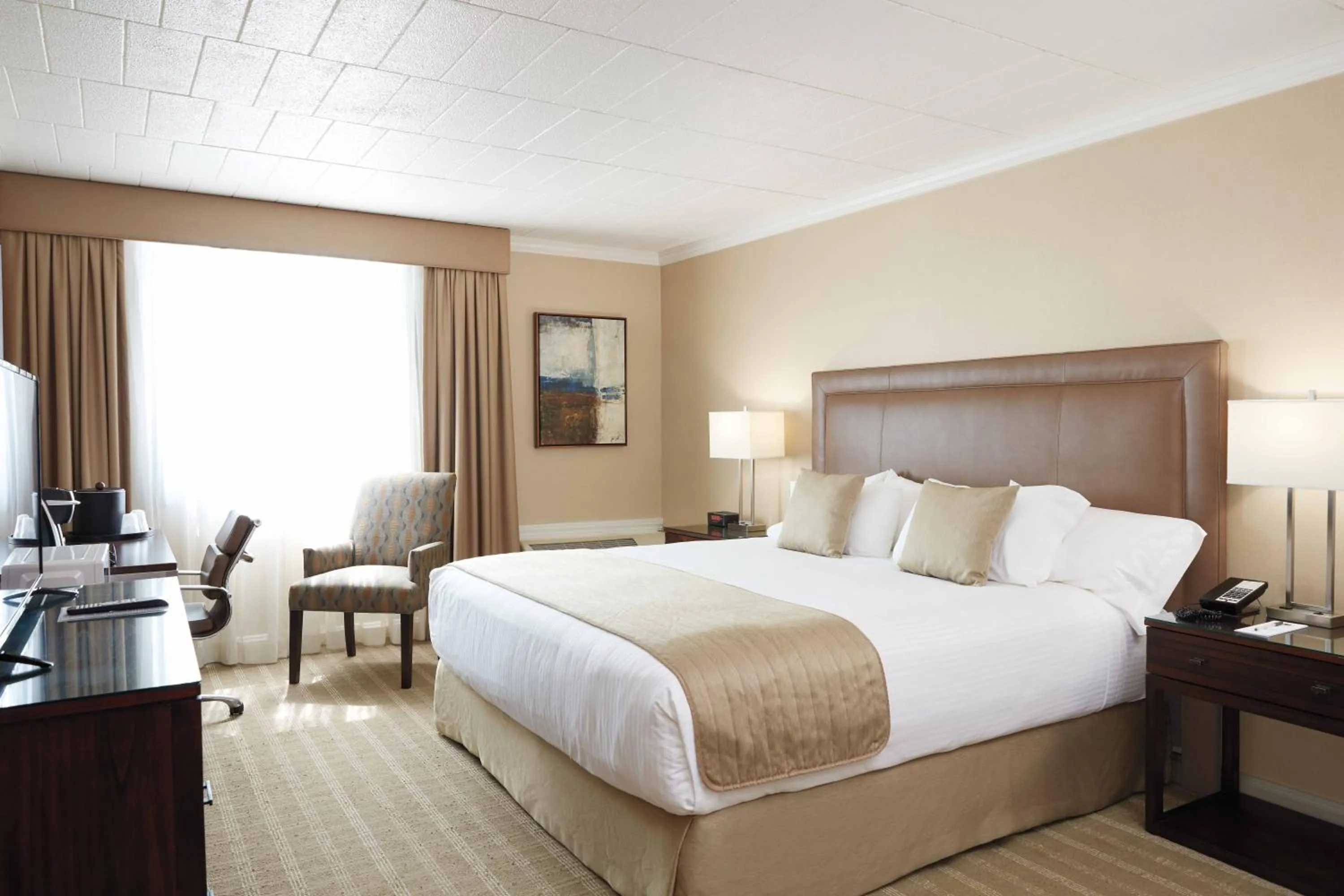 Bed in Ethan Allen Hotel