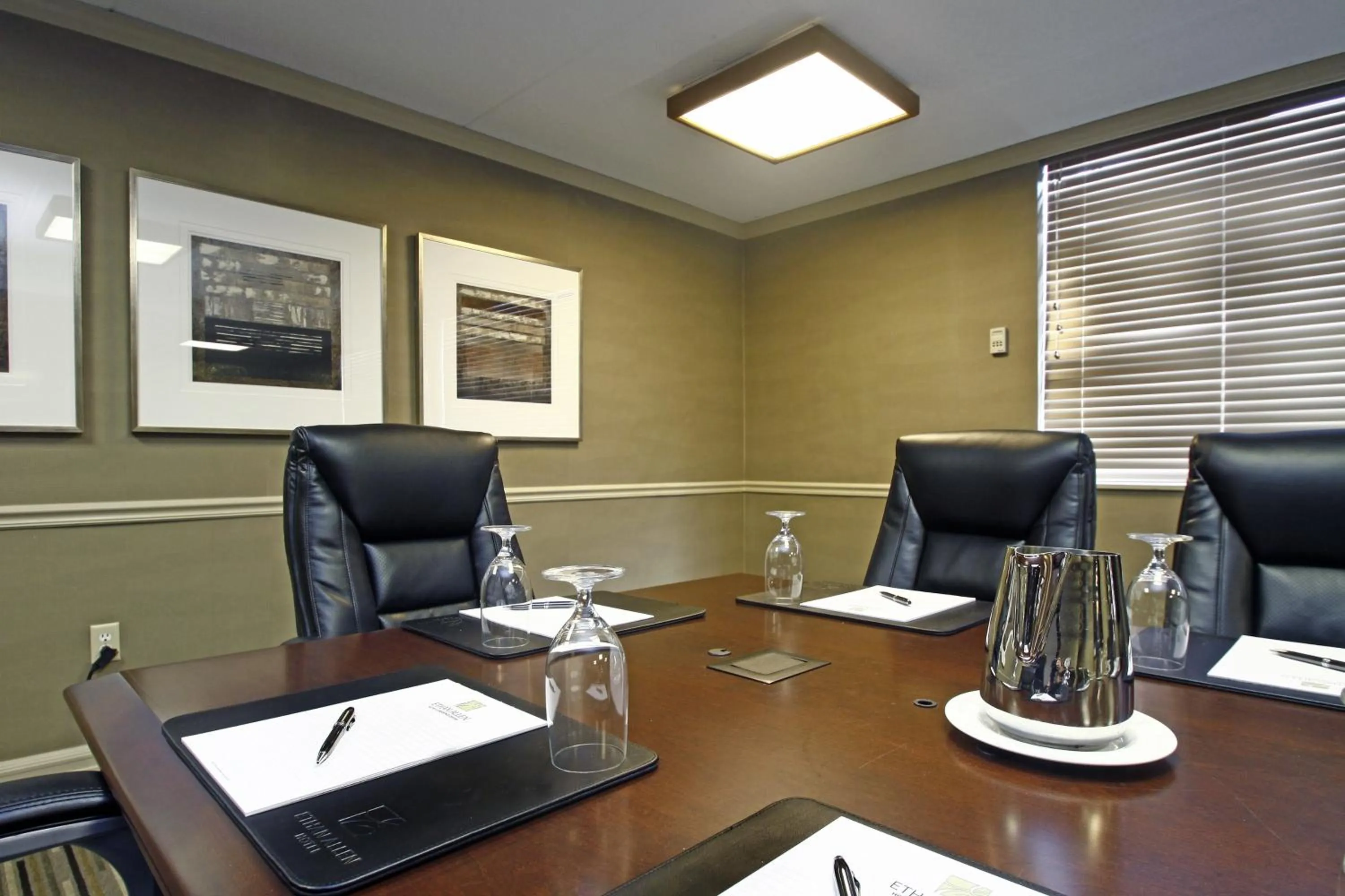 Business facilities in Ethan Allen Hotel