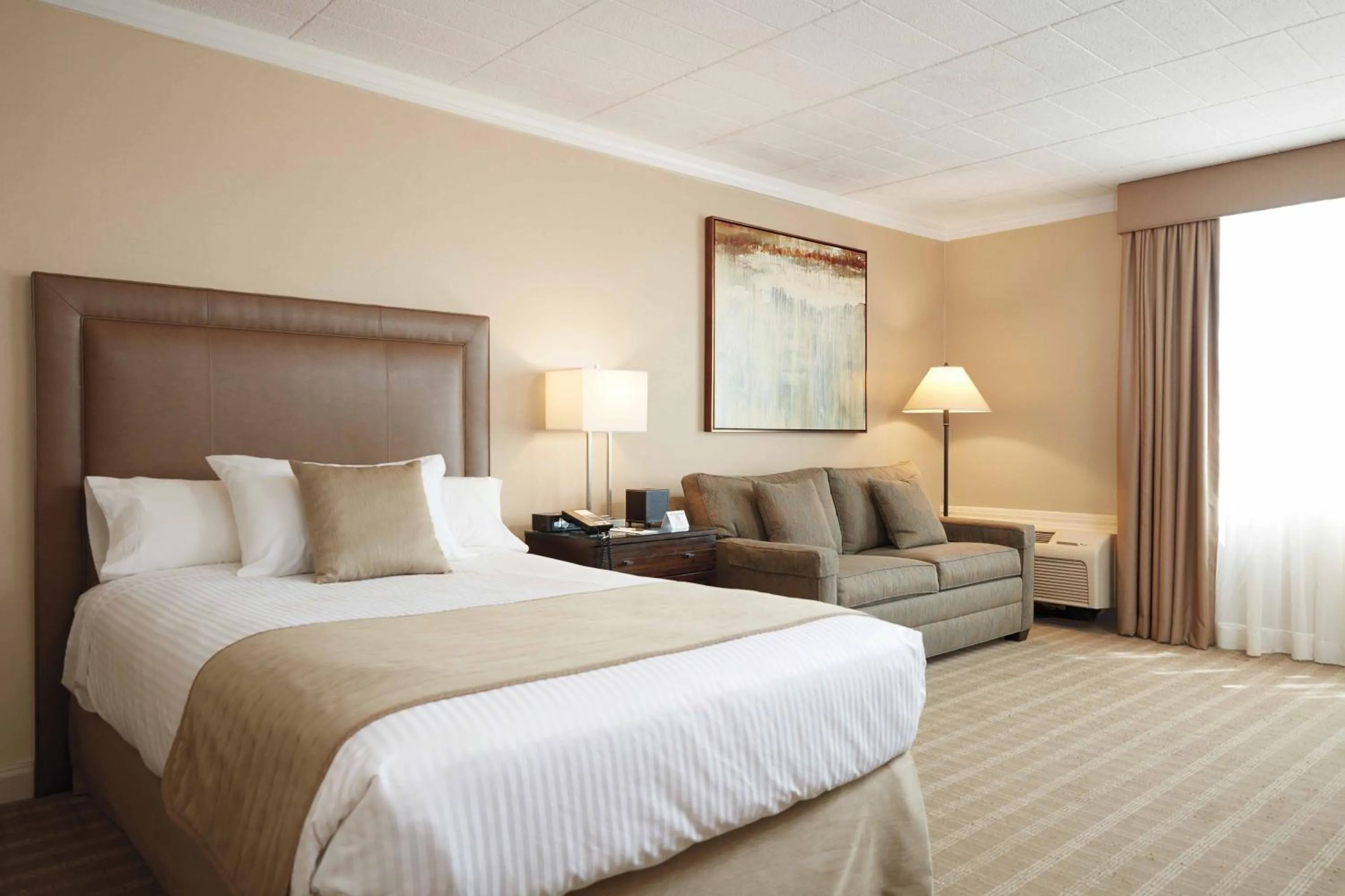 Bed in Ethan Allen Hotel