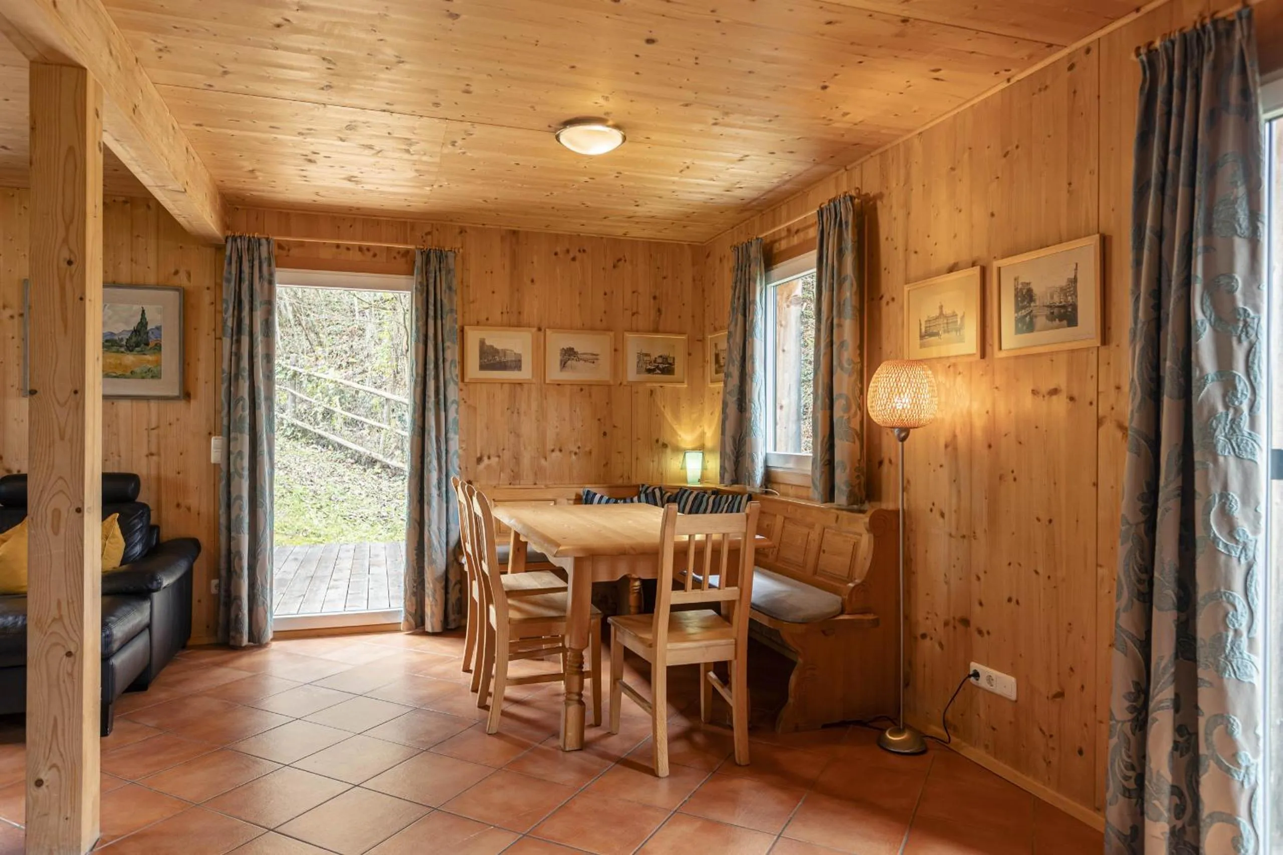 Dining area in Alpendorf Dachstein West by ALPS RESORTS