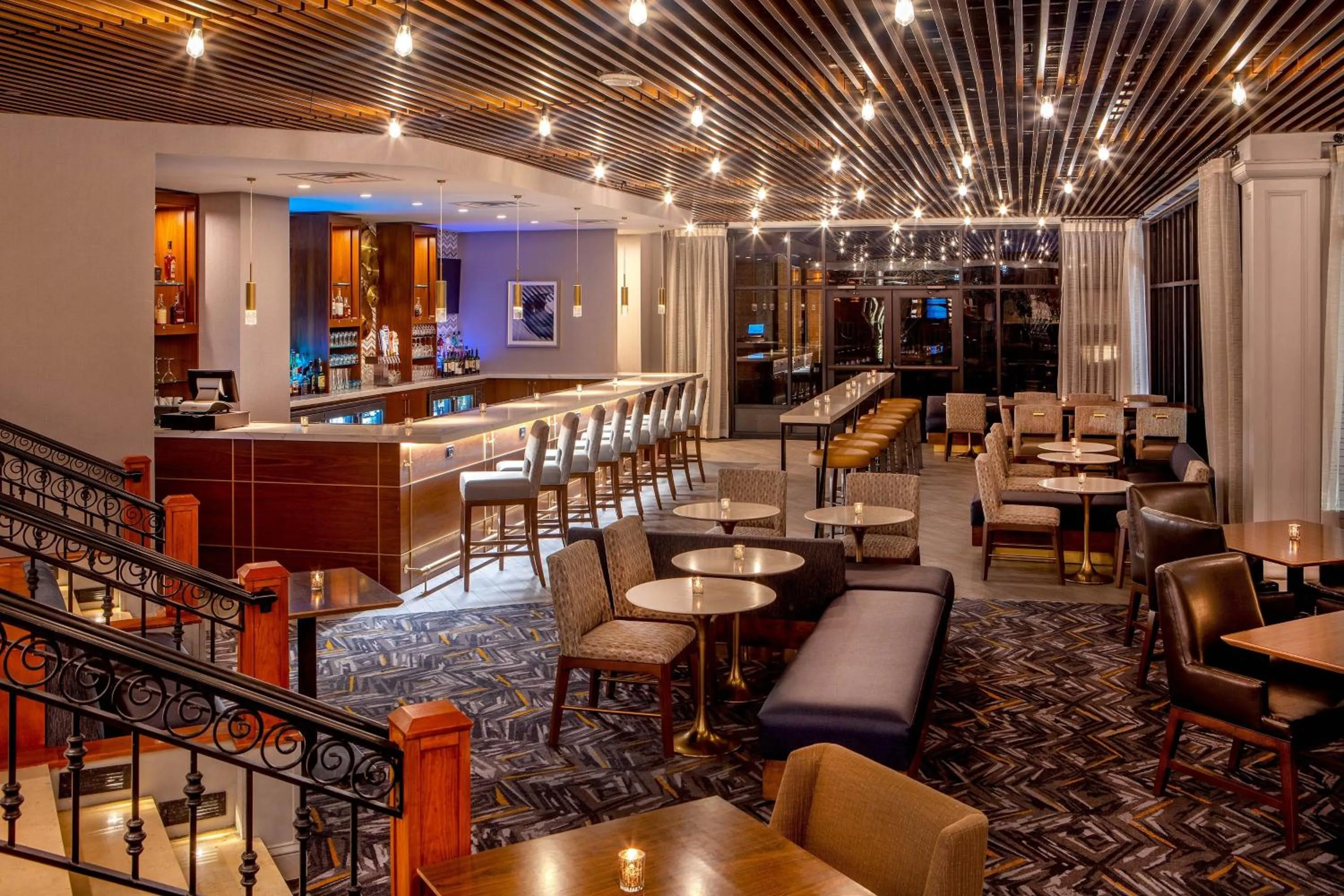 Lounge or bar in Sheraton Music City Nashville Airport