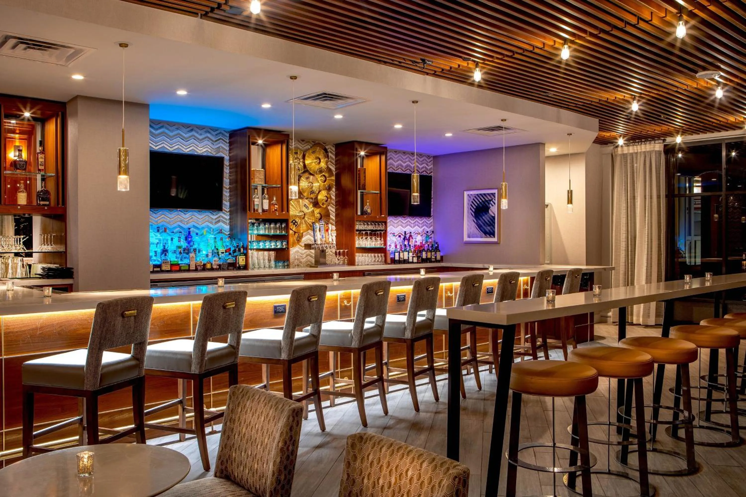 Lounge or bar in Sheraton Music City Nashville Airport