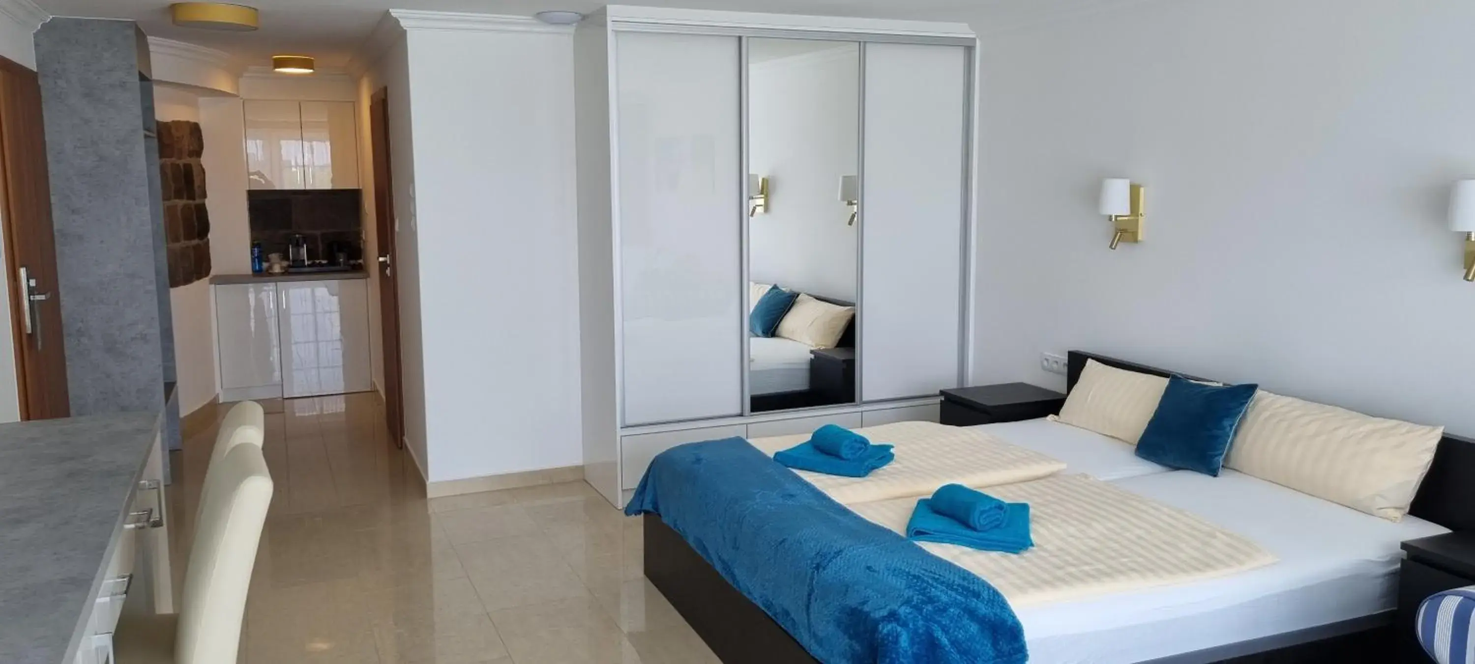 Double Room with Lake View - single occupancy in Villa Le Lux Double Room with Lake View - single occupancy in Villa Le Lux