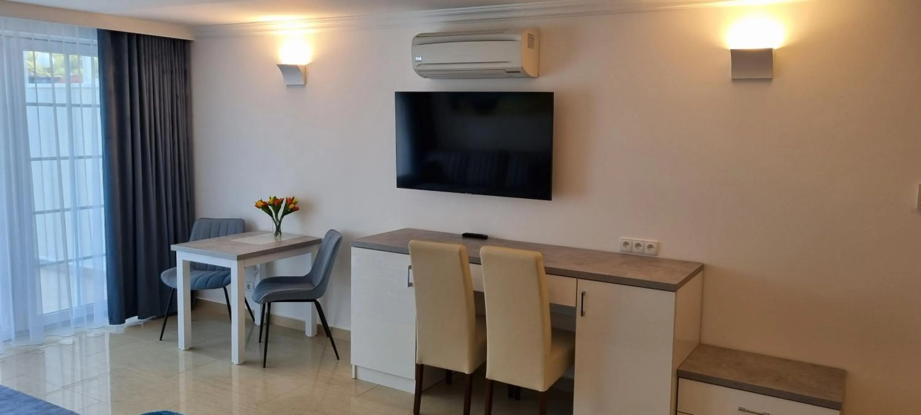 Double Room with Lake View - single occupancy in Villa Le Lux