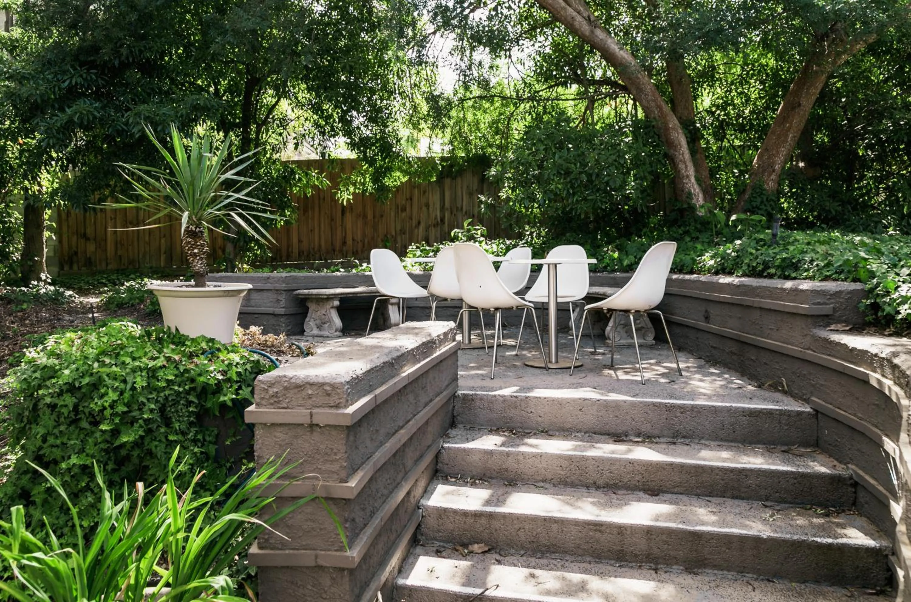 Garden in Melbourne Kew Central Apartments Official