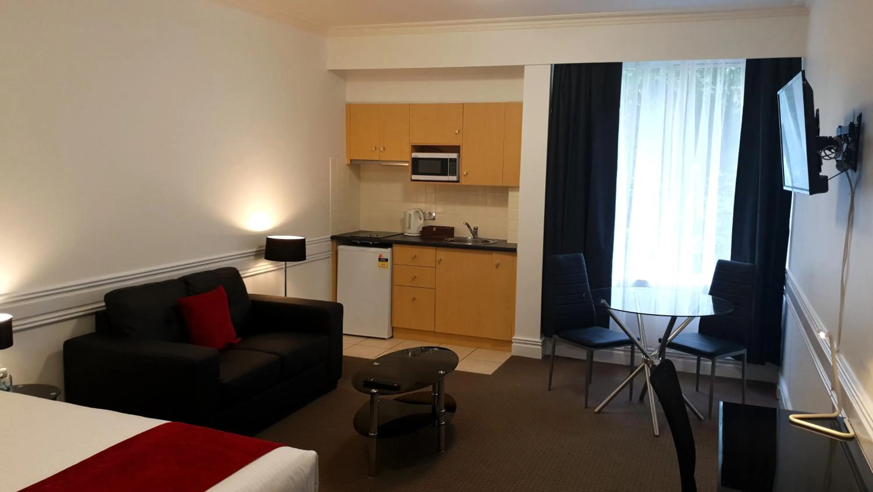 Kitchen or kitchenette, Bed in Melbourne Kew Central Apartments Official