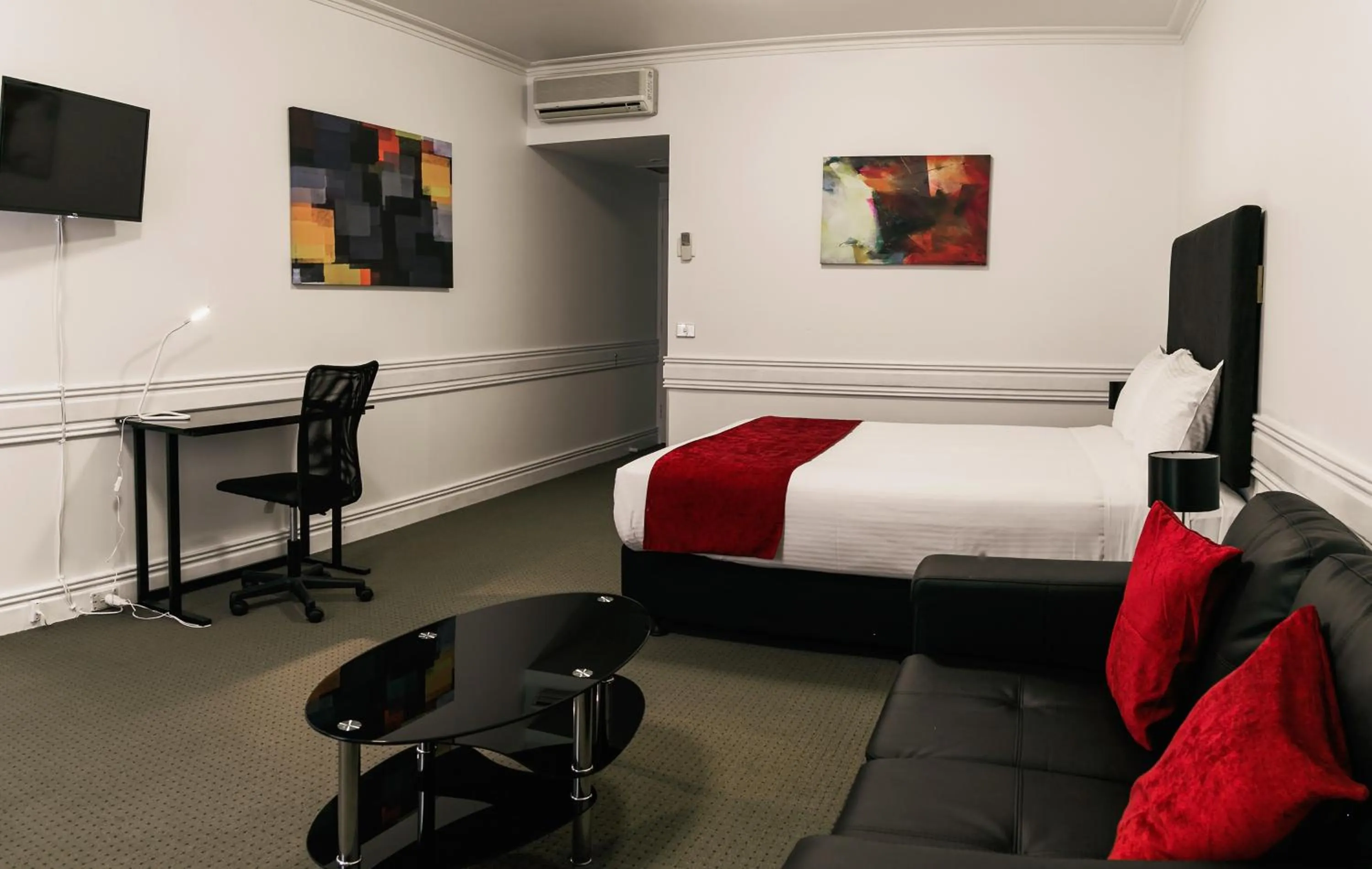 Photo of the whole room, Bed in Melbourne Kew Central Apartments Official