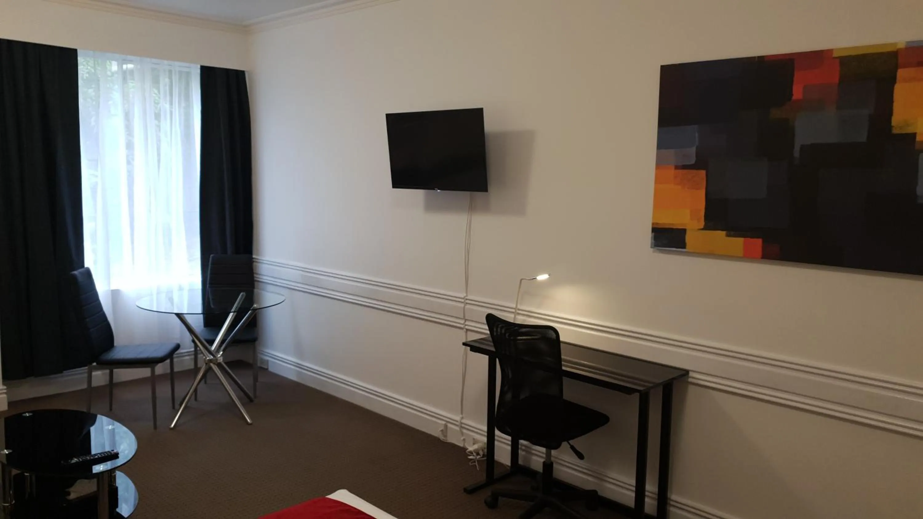 TV and multimedia in Melbourne Kew Central Apartments Official